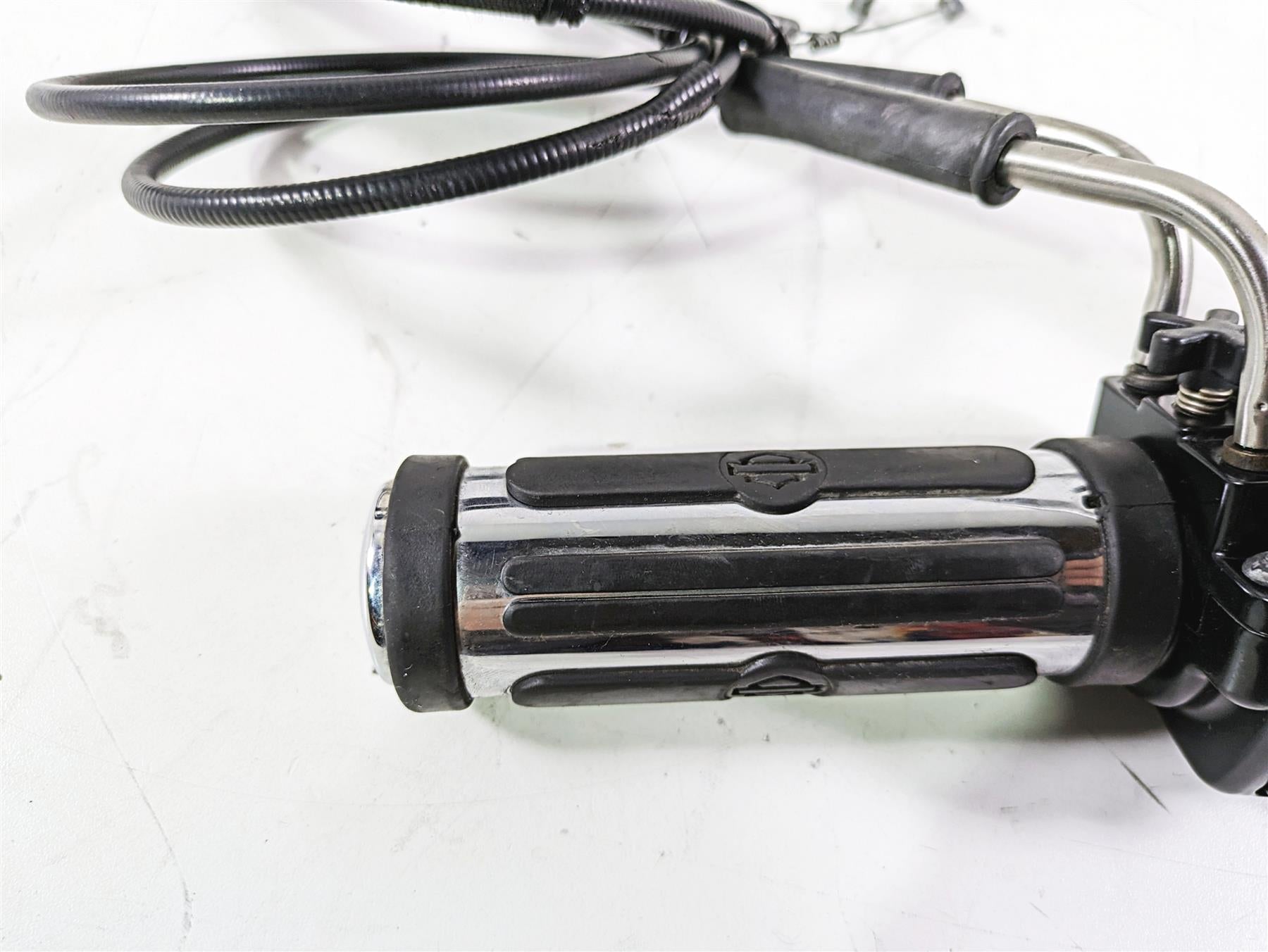 2012 Harley FLD Dyna Switchback Right Control Switch & Blinker 72948-12 {{ shop.shopifyCountryName }} - Mototech271