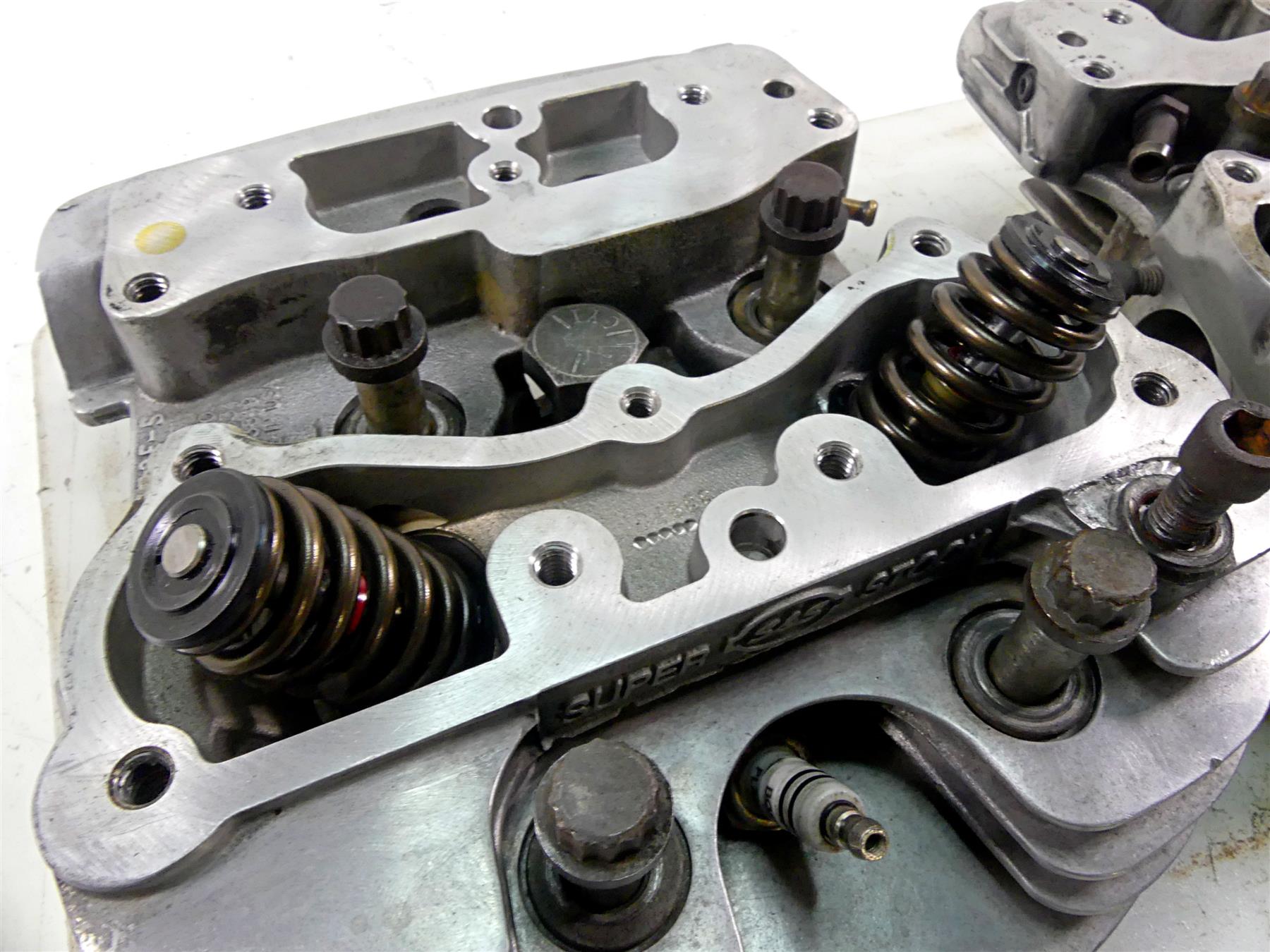 S&S Cycle Super Stock Cylinderhead Cylinder Head Set 90-1050F-S 90-1050R-S {{ shop.shopifyCountryName }} - Mototech271