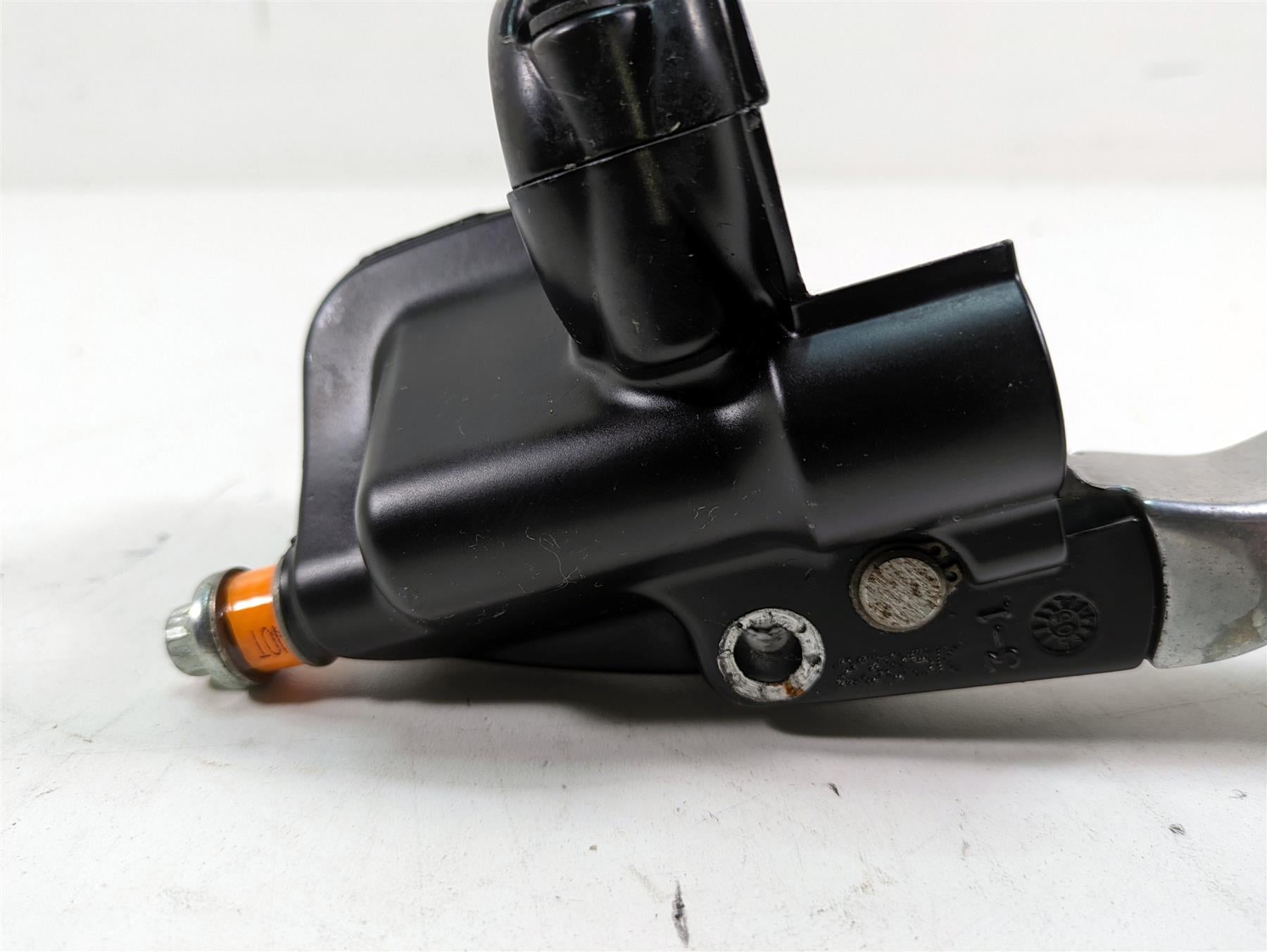 2006 Harley Touring FLHTCUI Electra Glide Front Brake Master Cylinder 41700738 {{ shop.shopifyCountryName }} - Mototech271