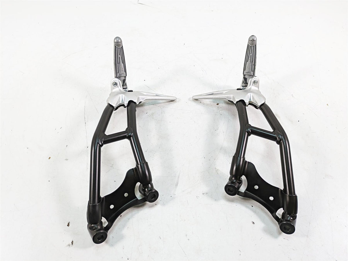 2017 Mv Agusta Dragster 800 Rear Passenger Footpeg Set 80B0B8764 80B0B8765 {{ shop.shopifyCountryName }} - Mototech271