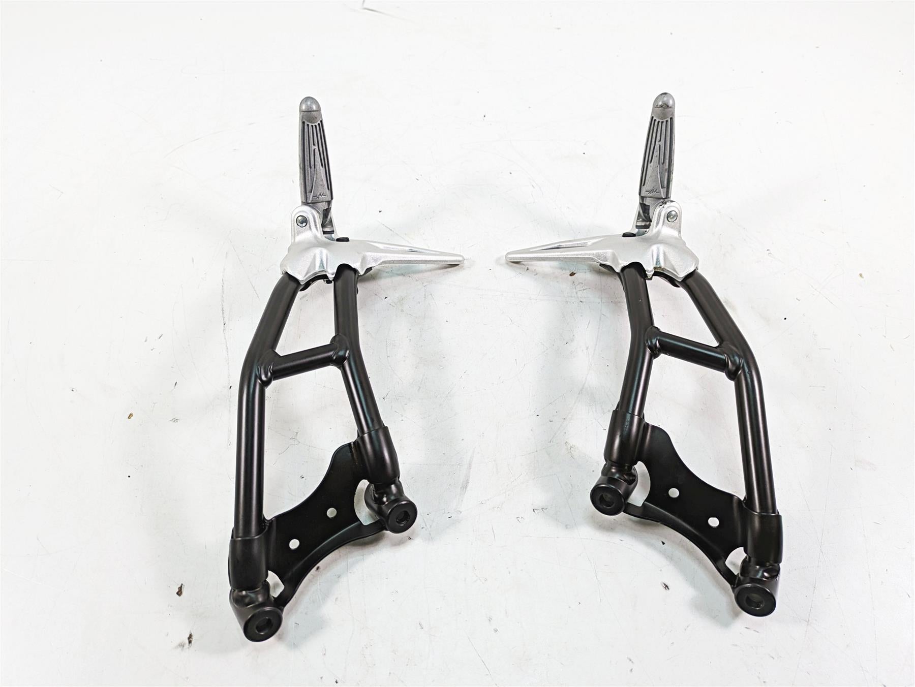 2017 Mv Agusta Dragster 800 Rear Passenger Footpeg Set 80B0B8764 80B0B8765 {{ shop.shopifyCountryName }} - Mototech271