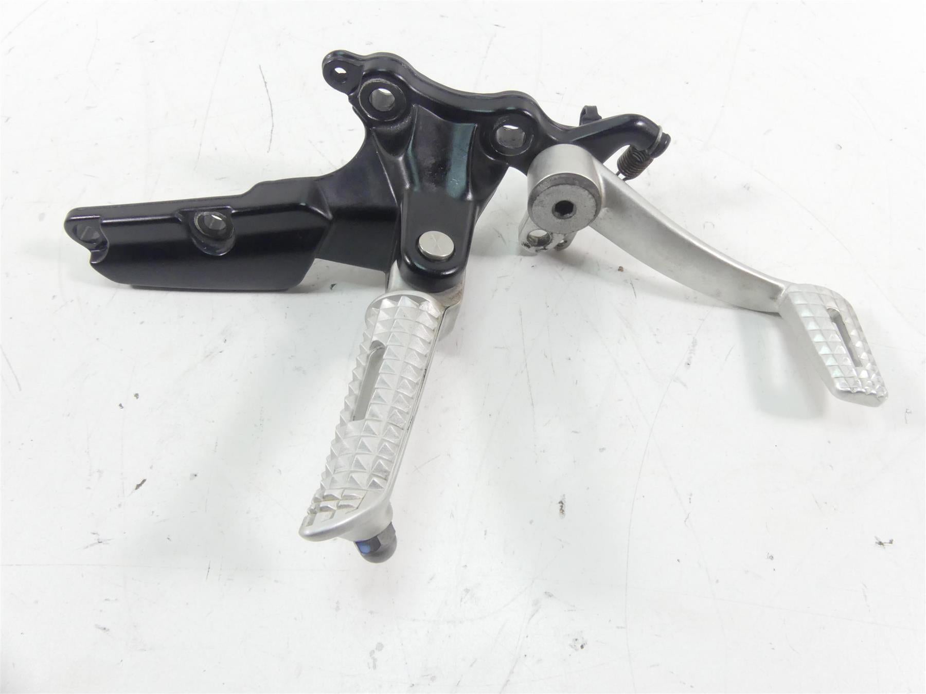 2017 Triumph Thruxton 1200R Right Front Footpeg & Brake Pedal T2081084 T2023065