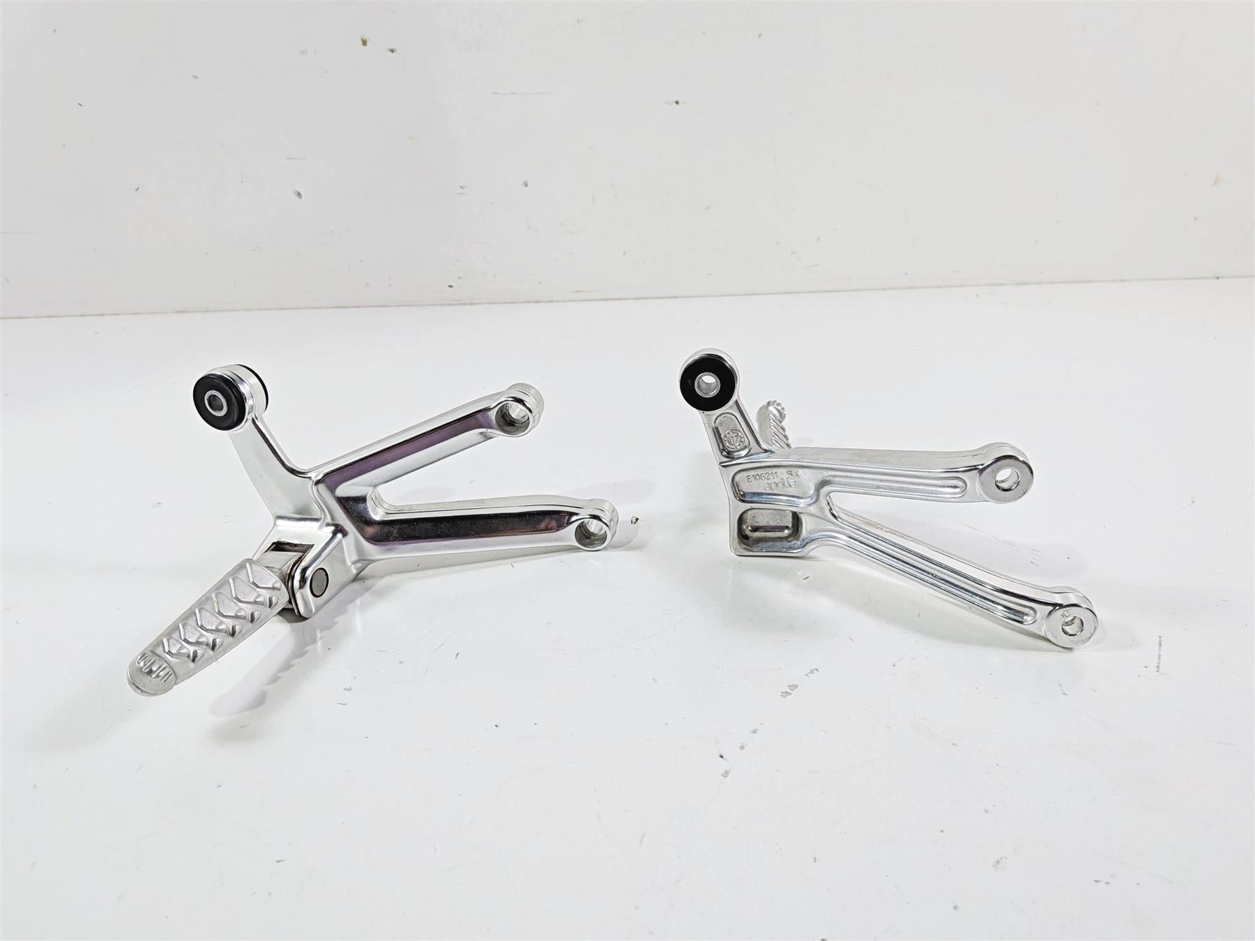 2008 Aprilia RSVR 1000 Factory Passenger Foot Peg Set READ AP8154071 AP8154072 {{ shop.shopifyCountryName }} - Mototech271