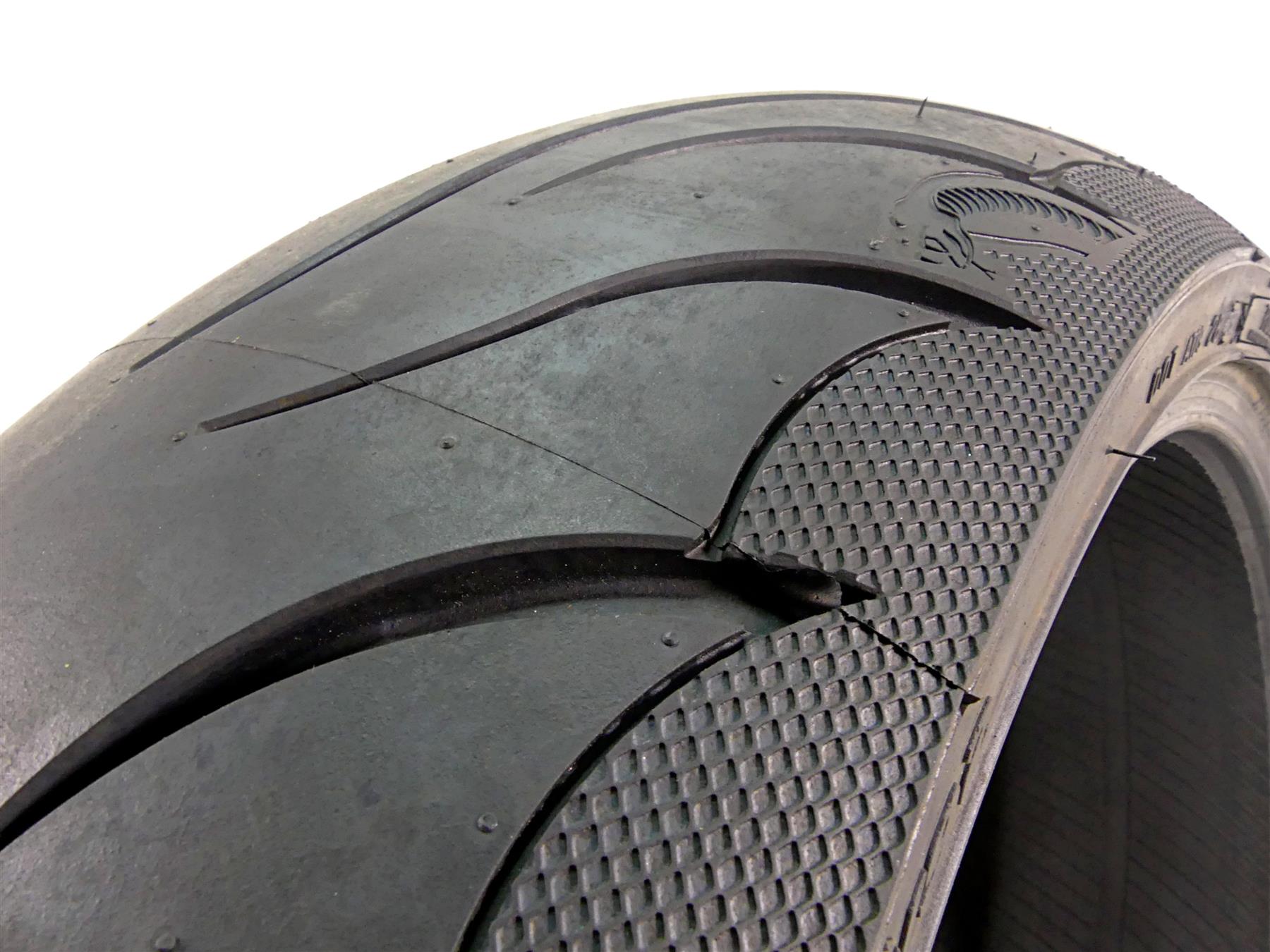 Used Rear Motorcycle Tire Avon Cobra AV92 240/40VR18 4120211 {{ shop.shopifyCountryName }} - Mototech271