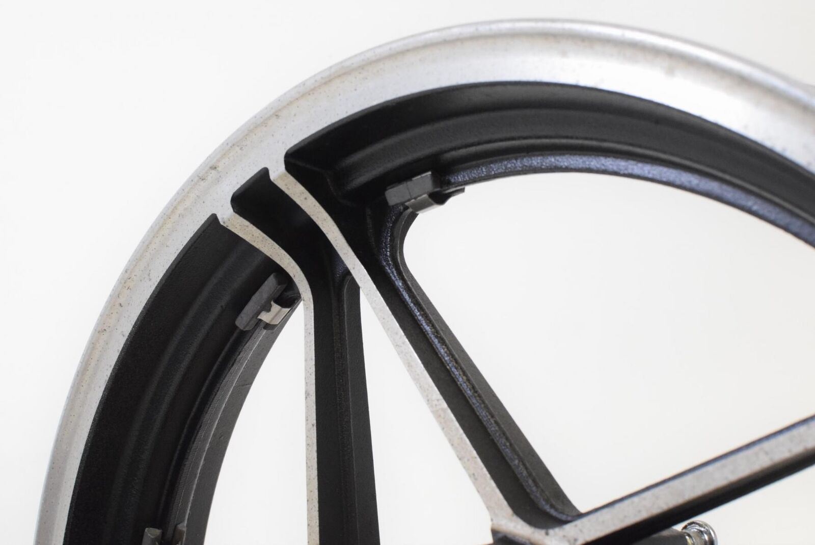 1983 83 Honda CB1000 Custom Front Wheel Rim 18x2.5 STRAIGHT 44650-MG1-305 {{ shop.shopifyCountryName }} - Mototech271