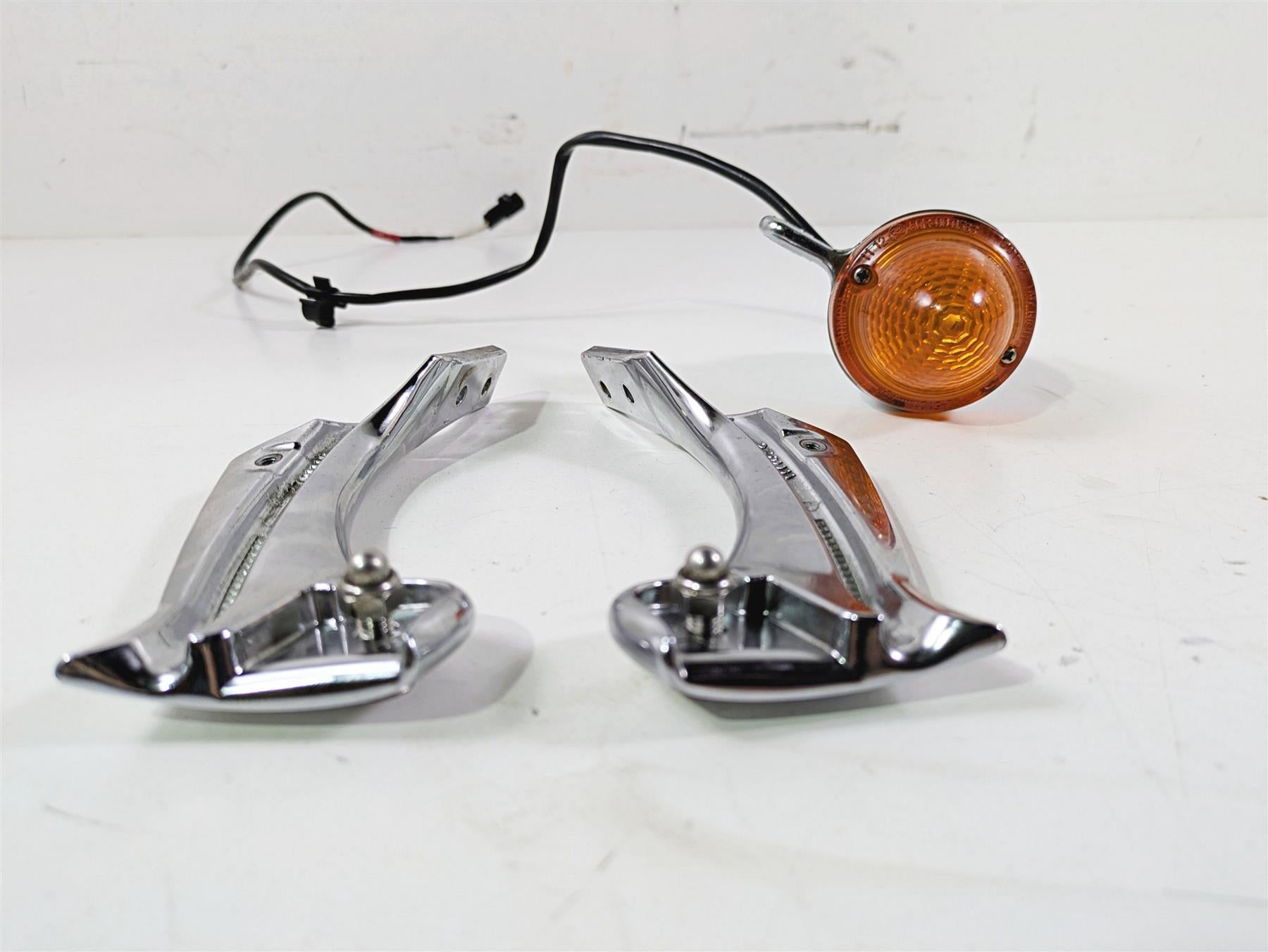 2006 Triumph Rocket 3 Front Blinker & Bracket Mount Set T2701111 T2701100 {{ shop.shopifyCountryName }} - Mototech271