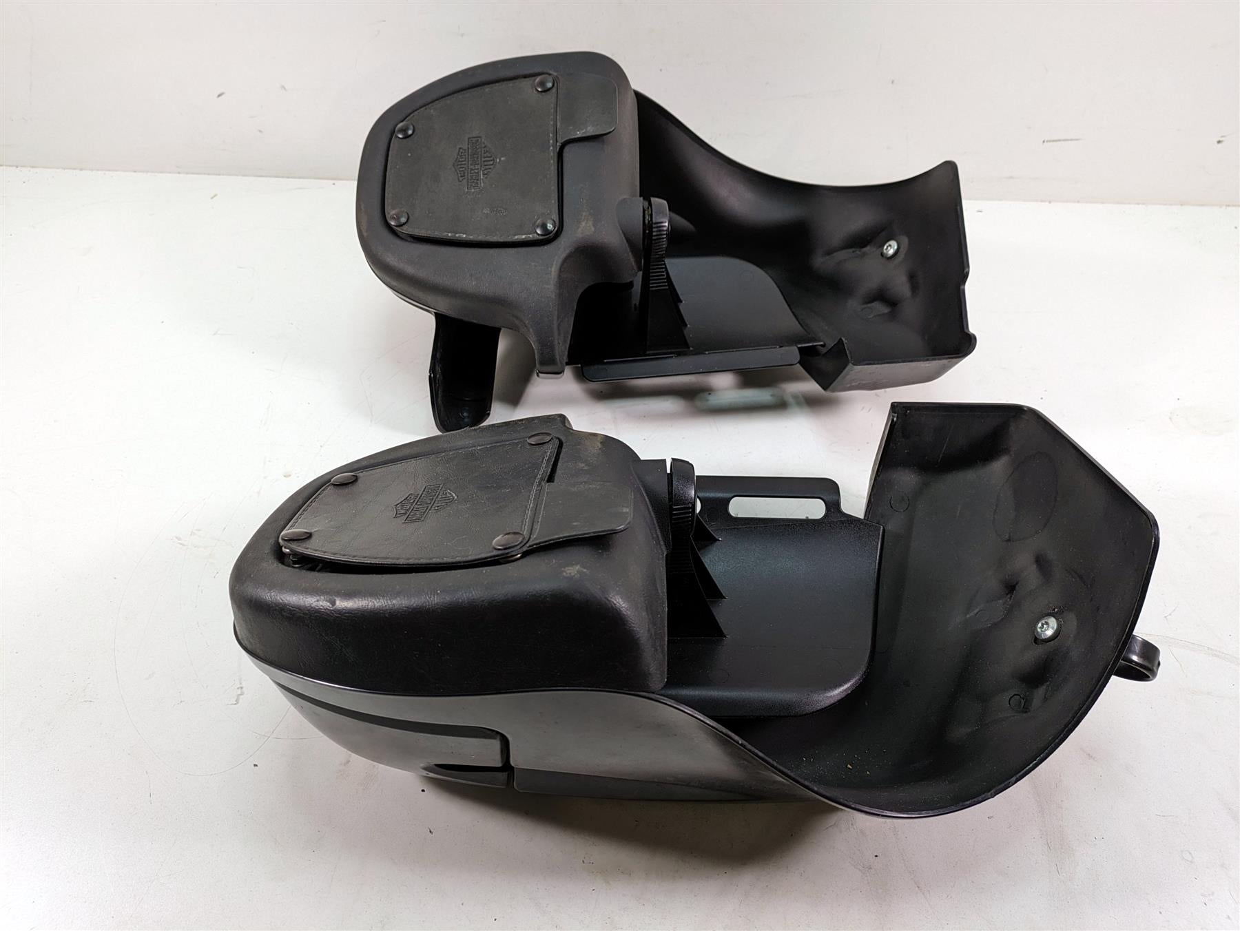 2006 Harley Touring FLHTCUI Electra Glide Lower Leg Fairing Cover Set 58817-05A {{ shop.shopifyCountryName }} - Mototech271
