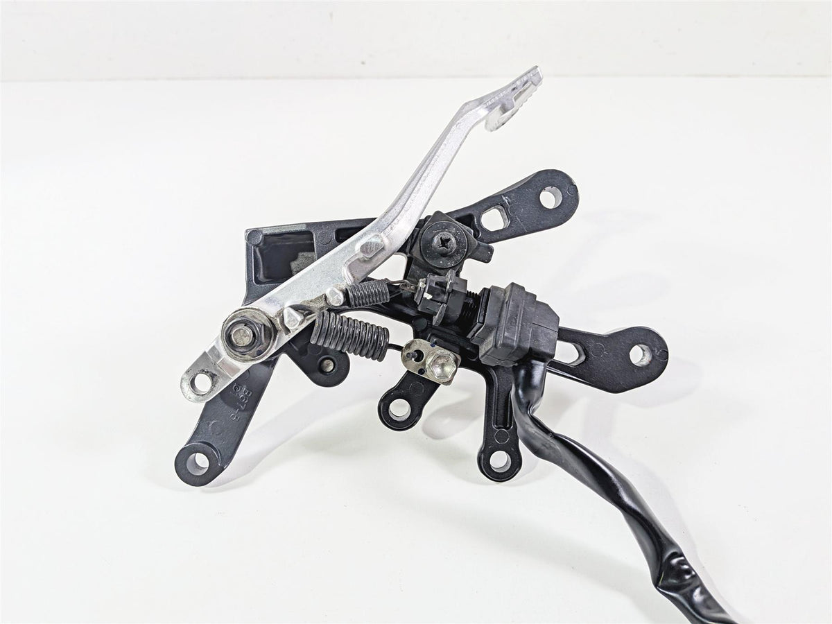 2023 Yamaha MT10 MTN1000 Right Front Footpeg & Brake Pedal B67-27443-10-00 {{ shop.shopifyCountryName }} - Mototech271