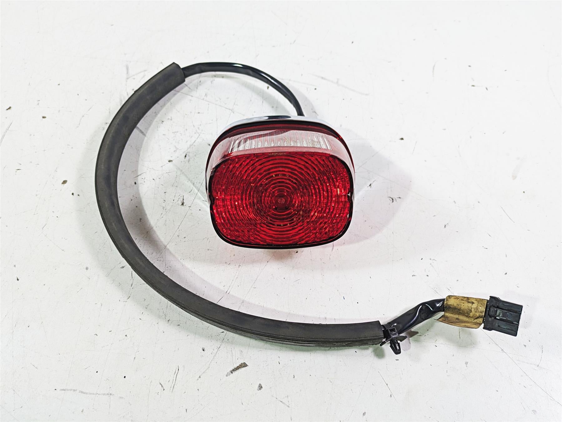 2005 Harley Softail FLSTFSE CVO Fat Boy Tail Light Lamp Lens Taillight 68140-04 {{ shop.shopifyCountryName }} - Mototech271