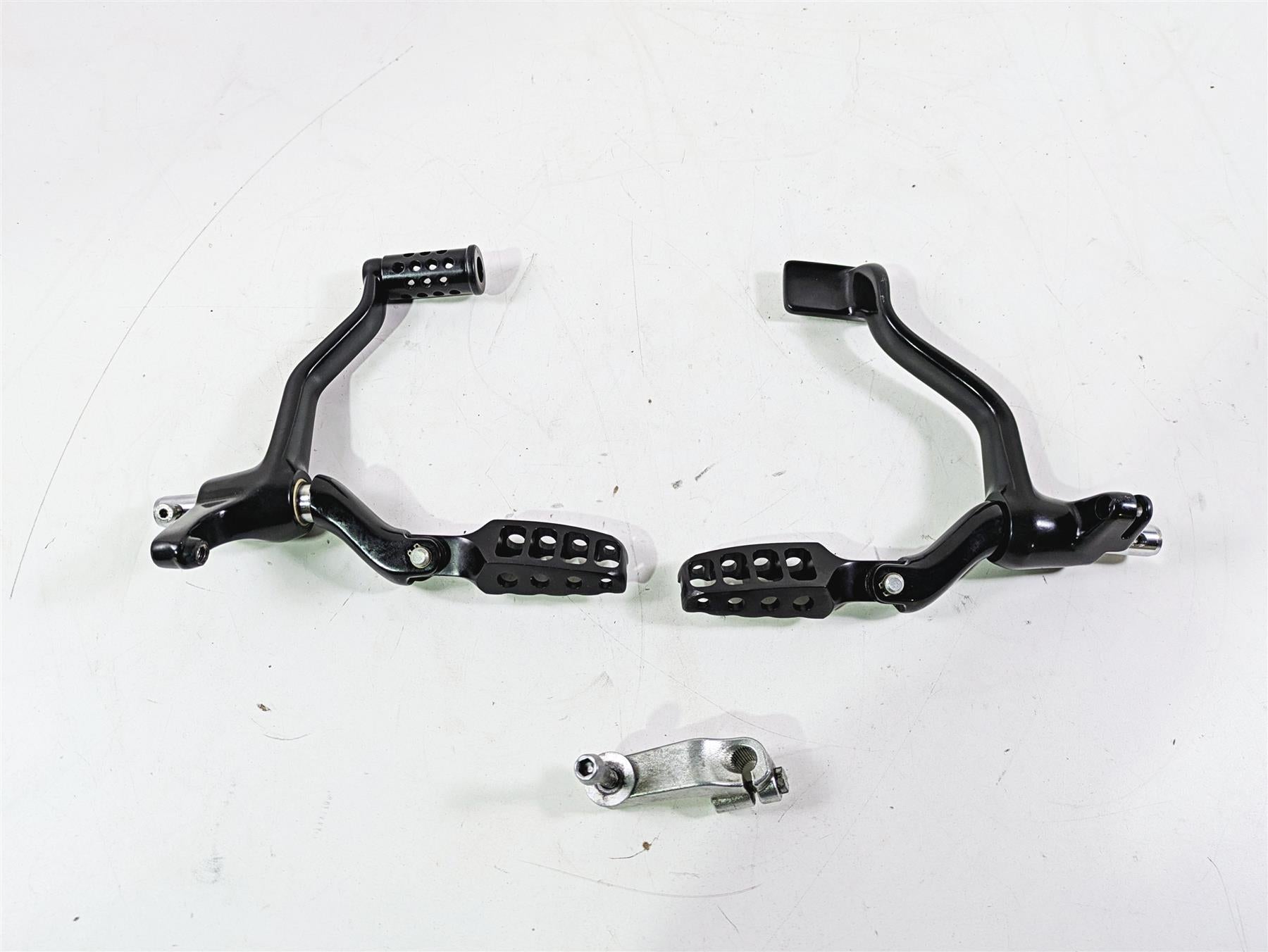2010 Harley VRSCF Muscle Rod Black Left Right Front Footpeg Rest Set 50274-02B {{ shop.shopifyCountryName }} - Mototech271