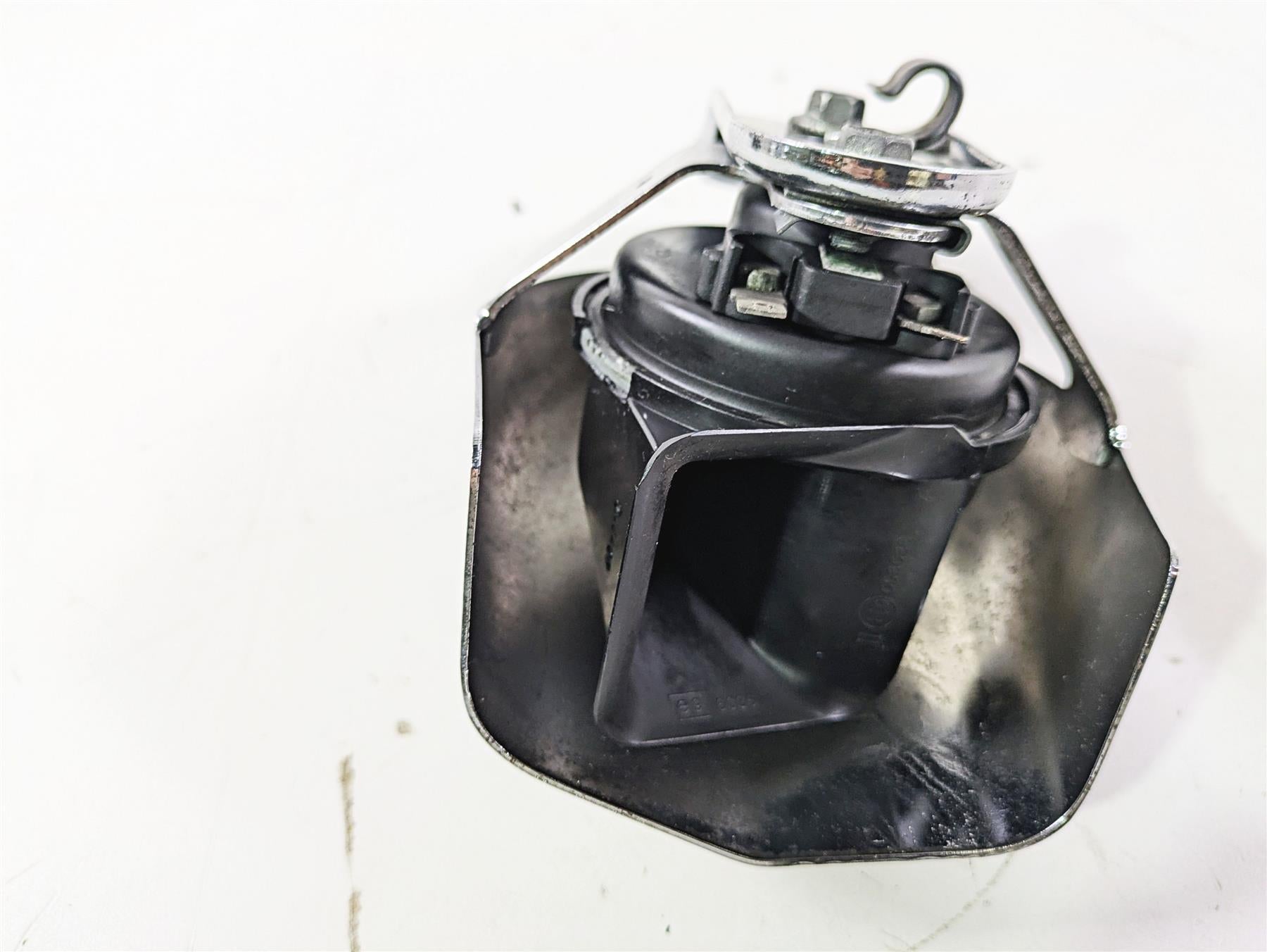 2008 Harley Touring FLHTP Electra Glide Horn + Chrome Cover 61300478A {{ shop.shopifyCountryName }} - Mototech271