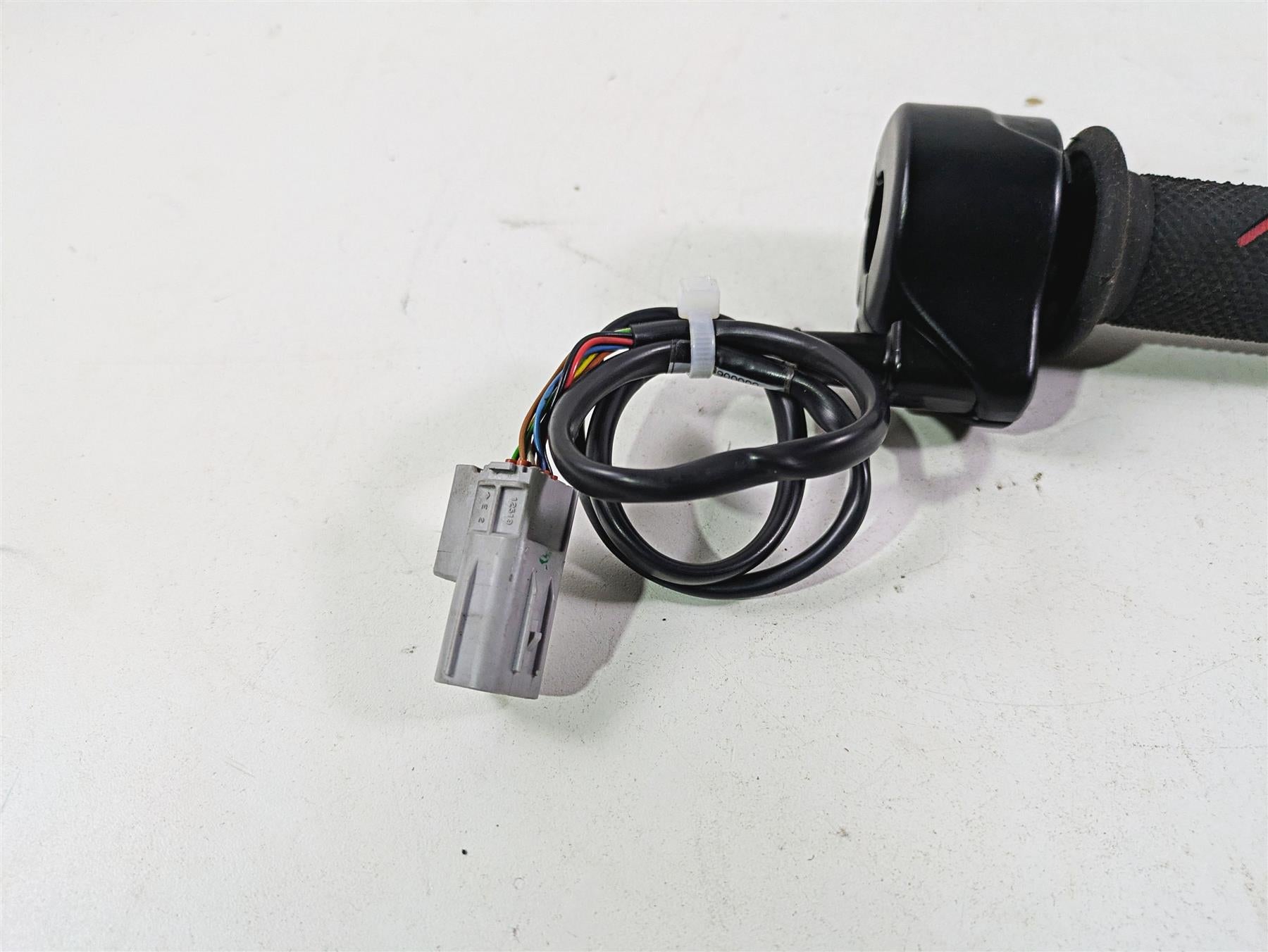 2013 Ducati Hypermotard 821 SP Ride By Wire Throttle Grip Set 66020034E {{ shop.shopifyCountryName }} - Mototech271