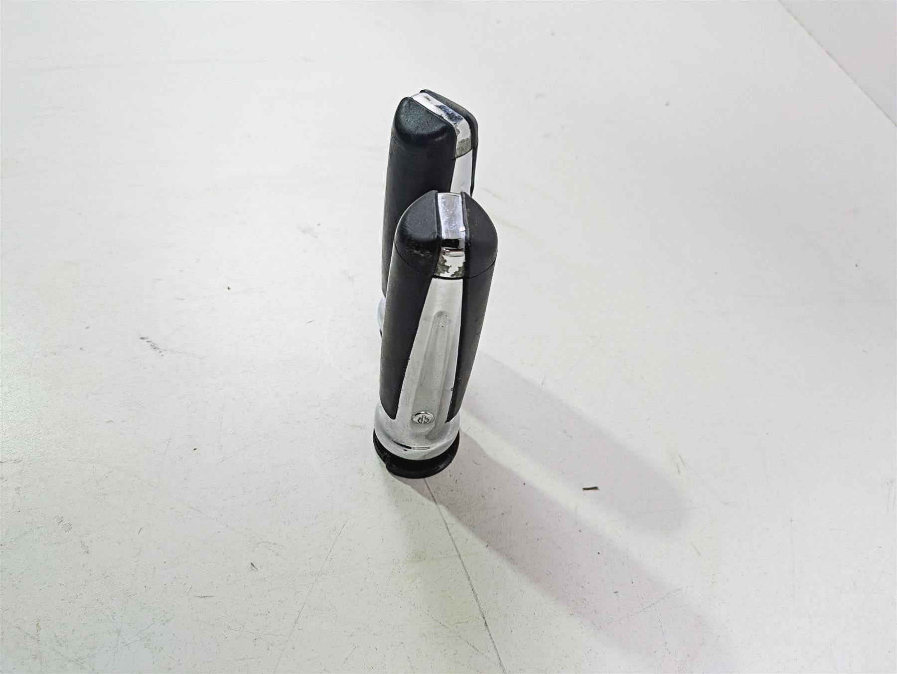 2015 Harley Touring FLHTKL Electra Glide Slipstream Hand Grip Set {{ shop.shopifyCountryName }} - Mototech271