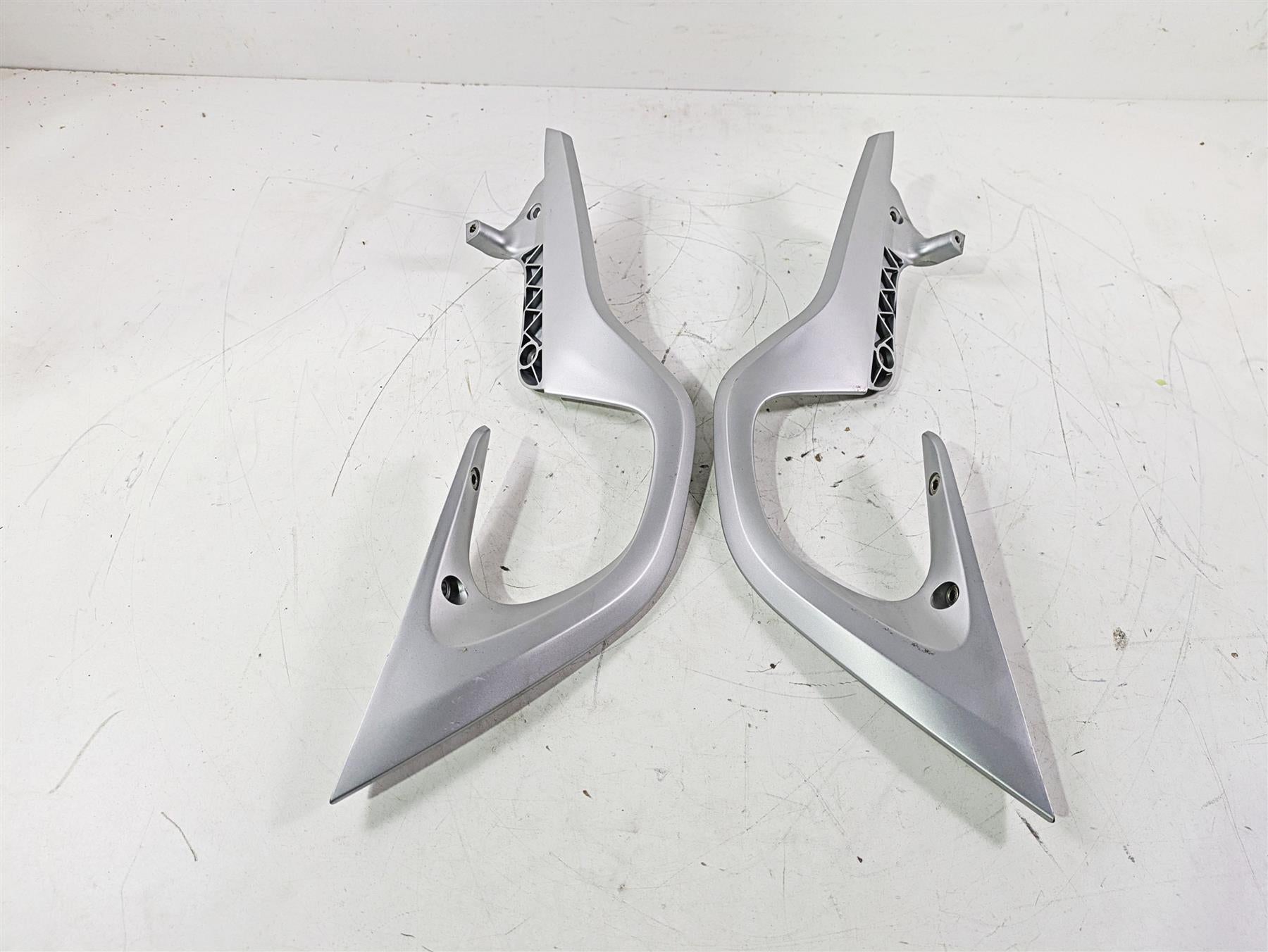 2015 BMW K1600 GT K48 Rear Passenger Side Grab Handles 46548549392 46548549391 {{ shop.shopifyCountryName }} - Mototech271