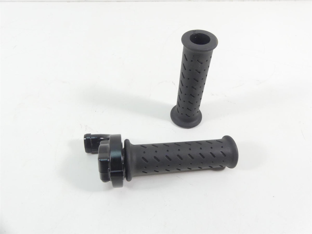 2015 Triumph 1050 Speed Triple R Throttle Hand Grip Set T2040252 {{ shop.shopifyCountryName }} - Mototech271