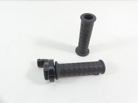 2015 Triumph 1050 Speed Triple R Throttle Hand Grip Set T2040252 {{ shop.shopifyCountryName }} - Mototech271