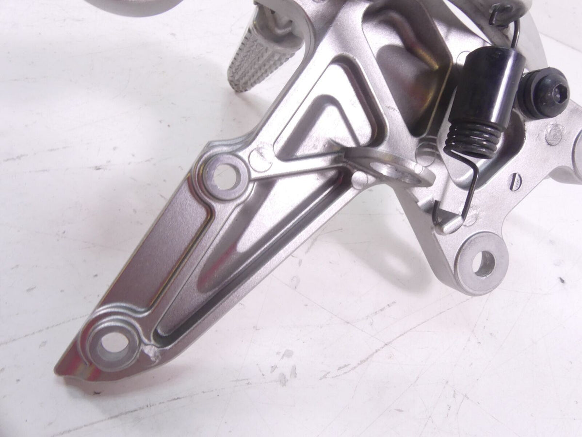 2014 Honda CBR1000 SP Fireblade Right Front Footpeg Brake Pedal 50600-MGPD60 {{ shop.shopifyCountryName }} - Mototech271