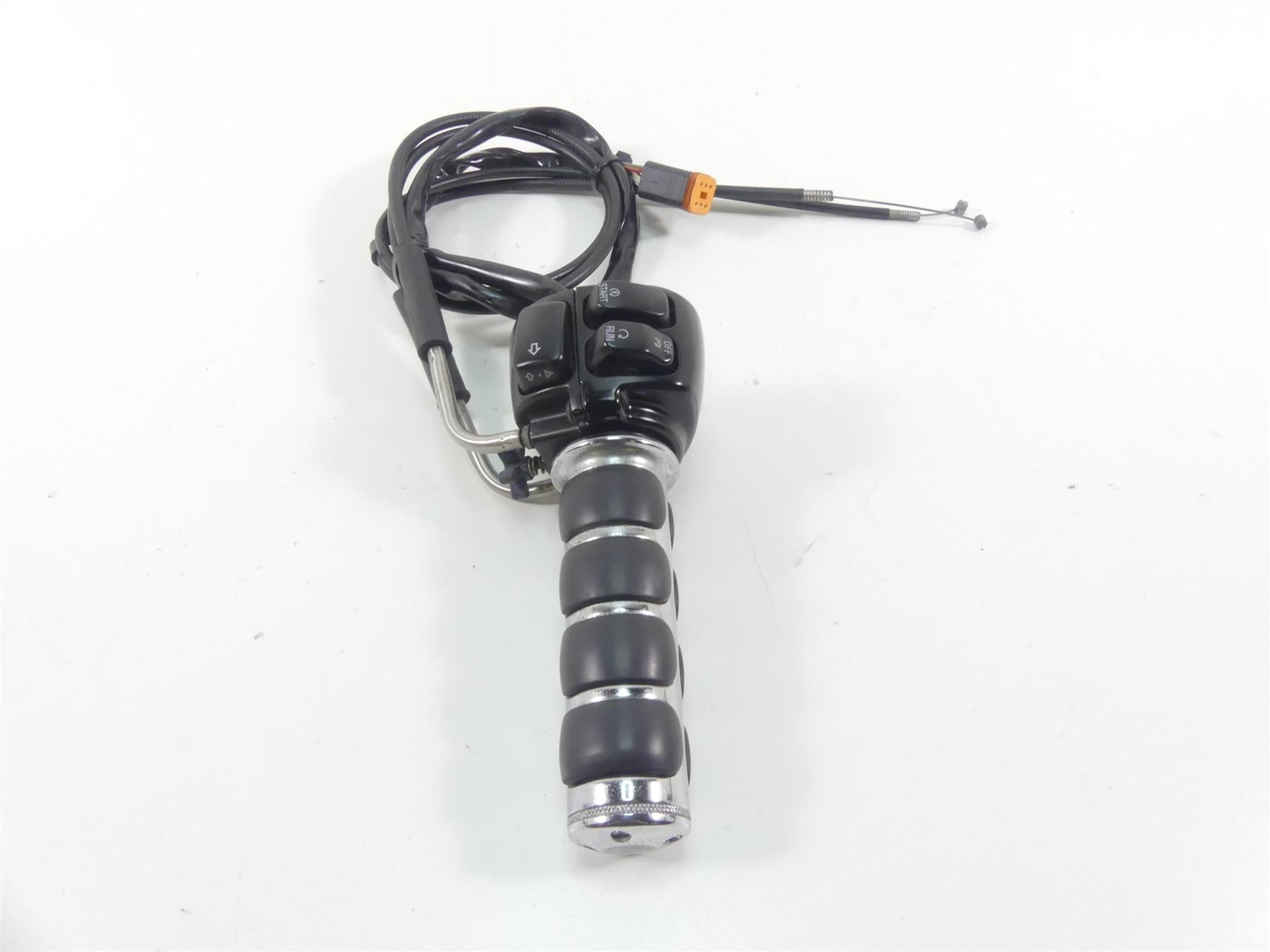 2006 Harley VRSCD Night Rod Right Hand Control Switch + Throttle Grips 71684-06A {{ shop.shopifyCountryName }} - Mototech271