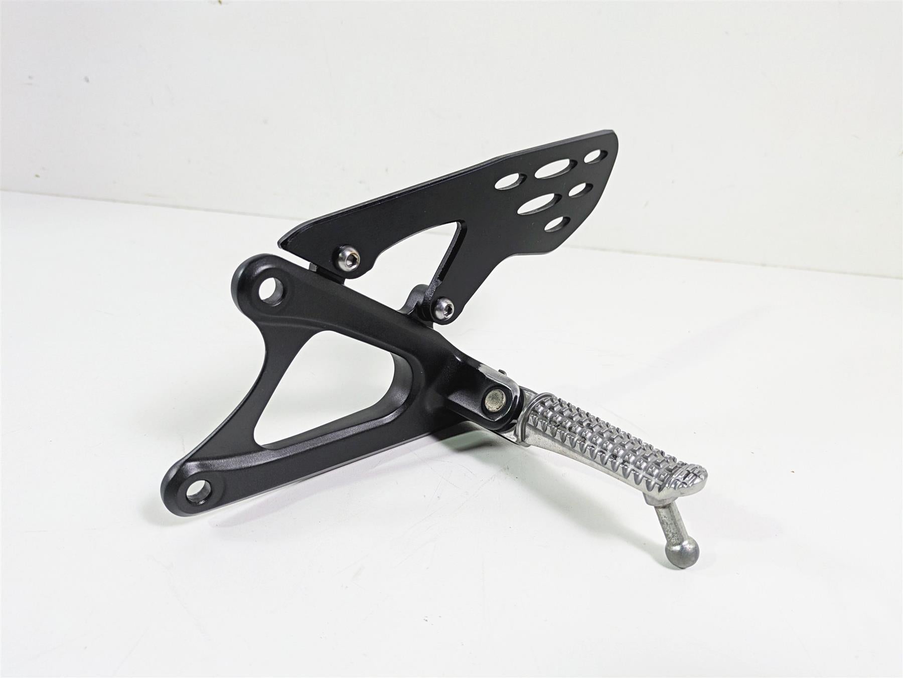 2014 Yamaha YZFR1 R1 RN22 Front Left Footpeg Foot Peg 14B-27442-10-00 {{ shop.shopifyCountryName }} - Mototech271