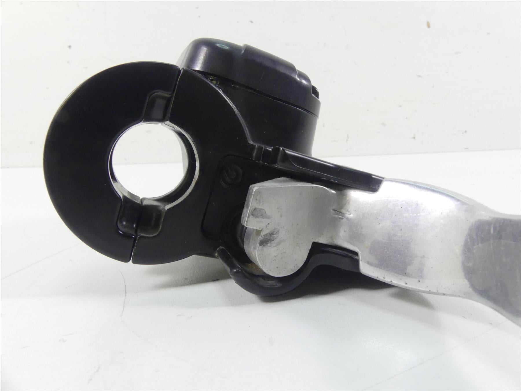 2013 Harley Touring FLHTP Electra Glide Front Brake Master Cylinder 44551-08F {{ shop.shopifyCountryName }} - Mototech271