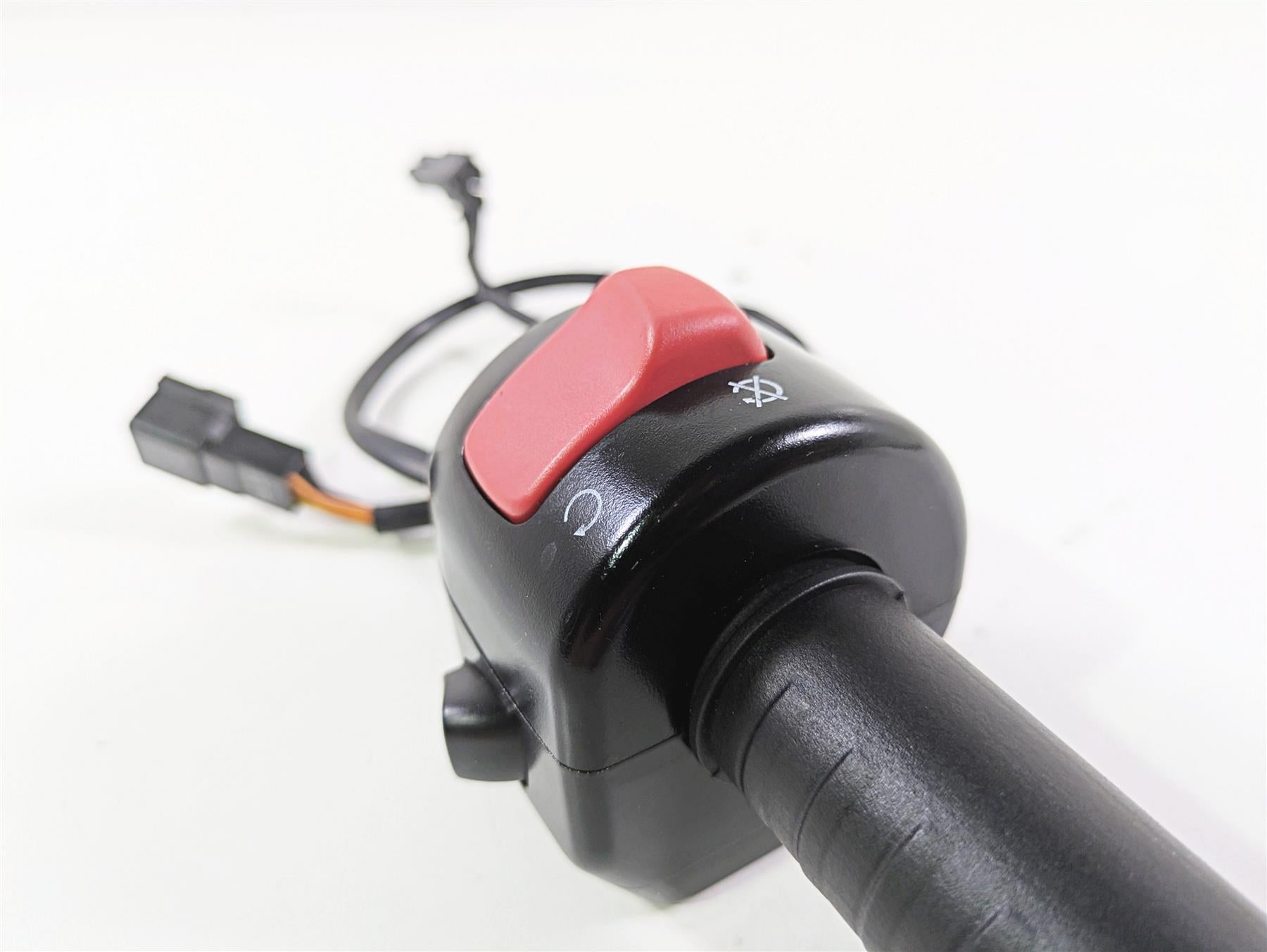 2019 Suzuki M109R VZR1800 Boulevard Right Hand Control Switch 37200-06J00 {{ shop.shopifyCountryName }} - Mototech271