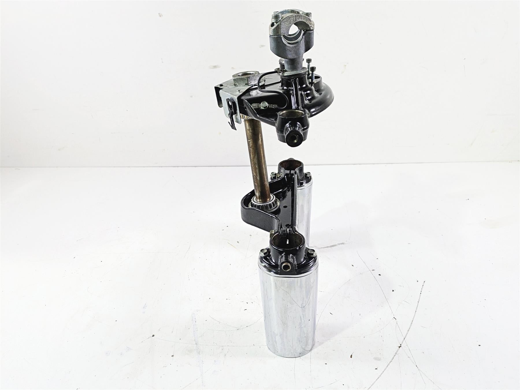 2007 Harley Touring FLHTCU SE CVO E-Glide Upper Lower Triple Tree Set 45446-87A {{ shop.shopifyCountryName }} - Mototech271