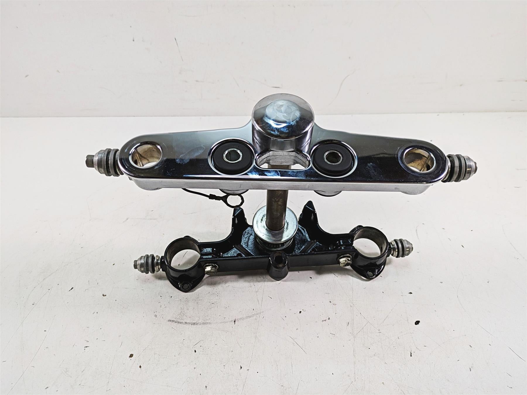 2006 Harley FLSTI Softail Heritage Lower & Upper Triple Tree Set 45605-00A {{ shop.shopifyCountryName }} - Mototech271
