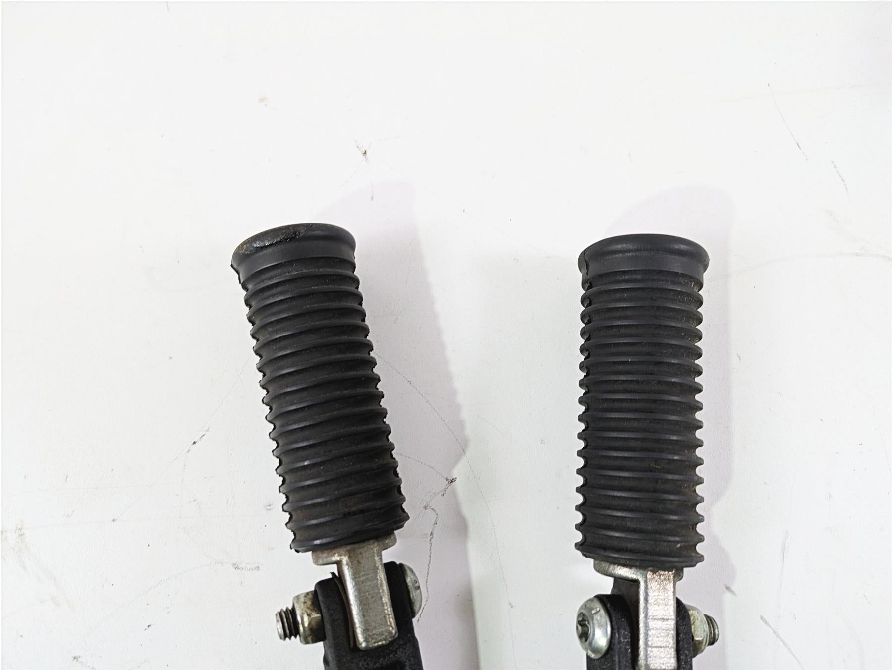2008 Harley FXDL Dyna Low Rider 105TH Passenger Foot Peg Set 49224-06A 49230-06 {{ shop.shopifyCountryName }} - Mototech271