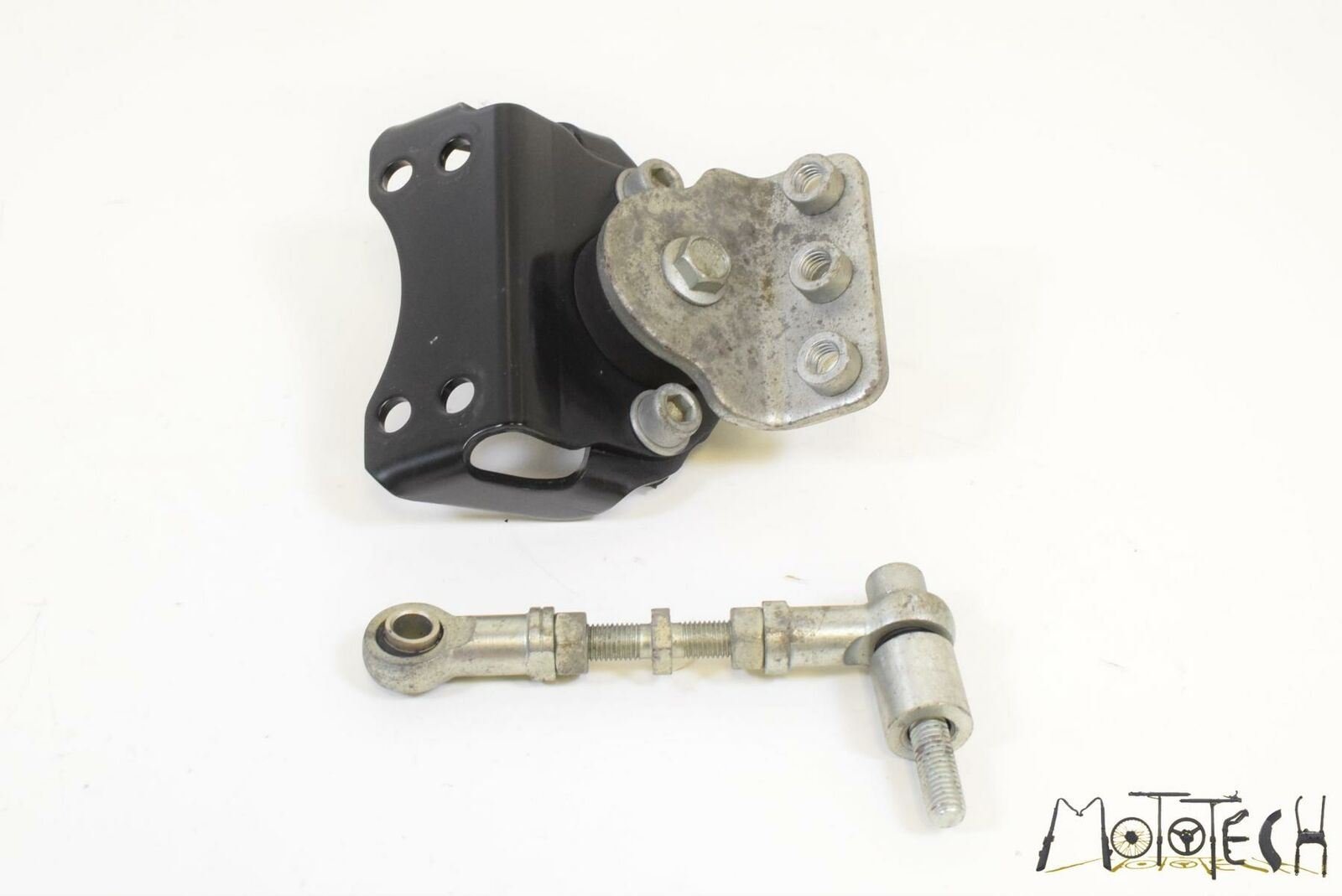 2008 Harley VRSCDXA NIGHT ROD SPECIAL Engine Motor Mount Bracket SET 16307-05 {{ shop.shopifyCountryName }} - Mototech271