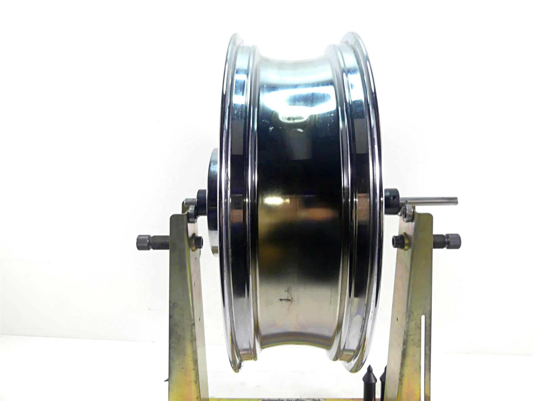 2005 Harley VRSCSE CVO V-Rod Strgt Reactor Custom Rear Wheel Rim 18X5.5 43215-08 {{ shop.shopifyCountryName }} - Mototech271