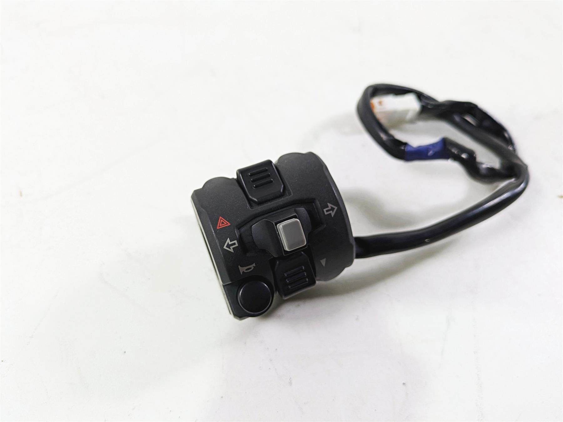 2013 Ducati Hyperstrada 821 Left Hand Control Switch Light Horn 65110141A {{ shop.shopifyCountryName }} - Mototech271