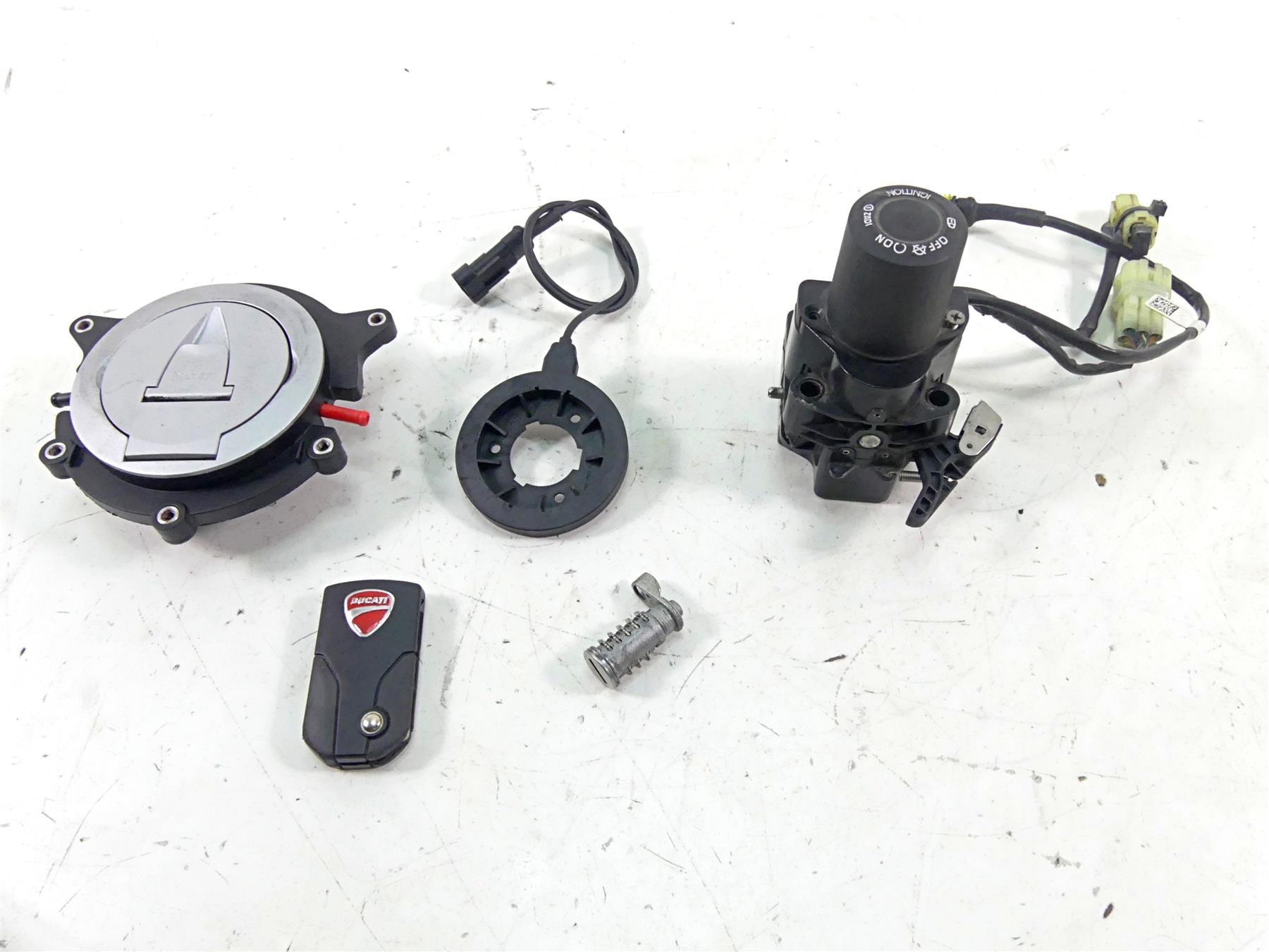 2013 Ducati Diavel Red Ignition Switch Key Fob Fuel Cap Antenna Set 59821111A {{ shop.shopifyCountryName }} - Mototech271