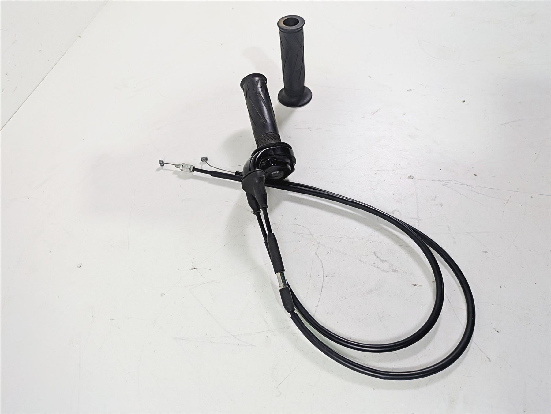 2009 Yamaha FZ1 FZS10 Fazer Hand Throttle Grip Cable Set 3LN-26281-01-00 {{ shop.shopifyCountryName }} - Mototech271