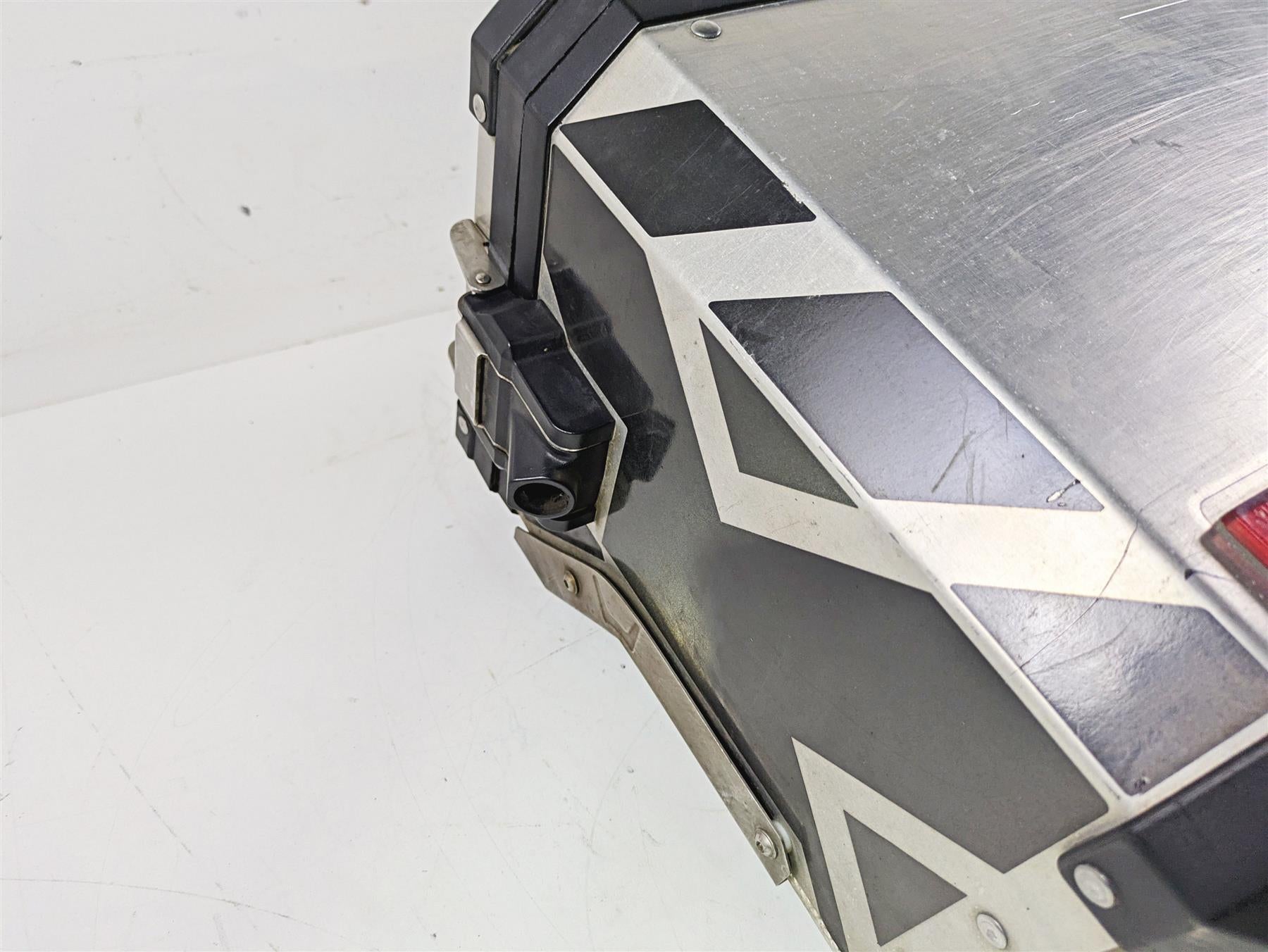 2015 BMW R1200 GS Adv K51 Right Aluminum Saddlebag Case -Read 77411539694 {{ shop.shopifyCountryName }} - Mototech271