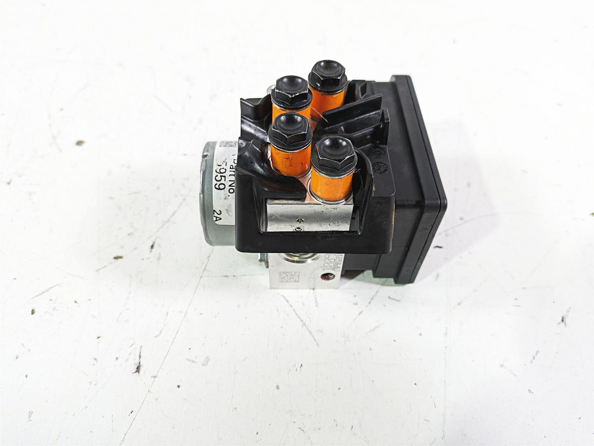 2023 Triumph Street Triple 765 RS Abs Brake Pump Module T2025961 T2025959 {{ shop.shopifyCountryName }} - Mototech271