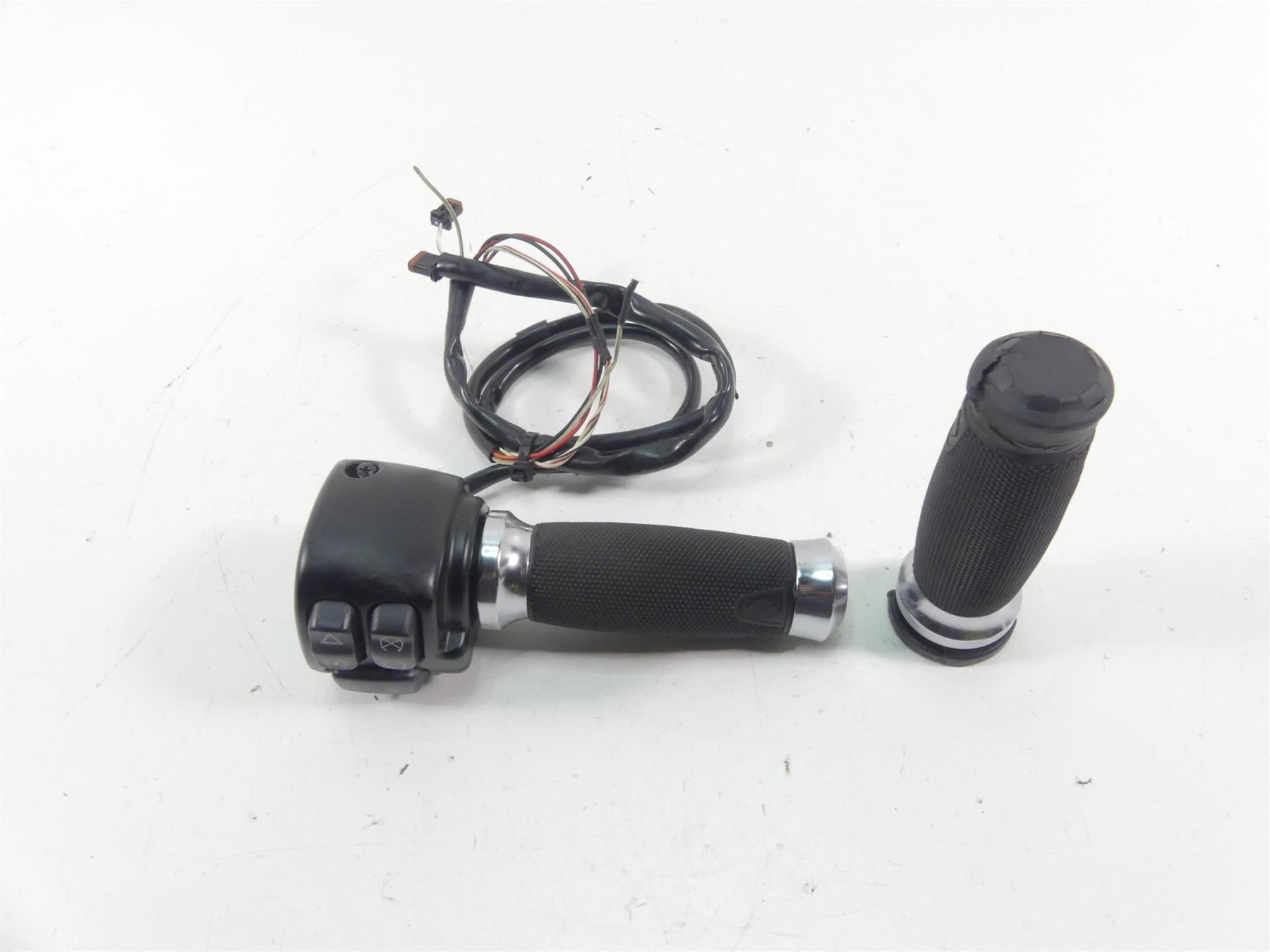 2021 Harley Softail FLSB Sport Glide Right Hand Control Switch - Read 71500462 | Mototech271