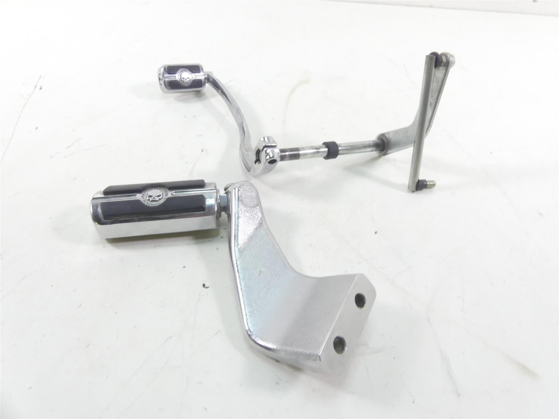 2015 Harley FXDL Dyna Low Rider Left Rider Mid Footpeg & Shifter 50500279 {{ shop.shopifyCountryName }} - Mototech271