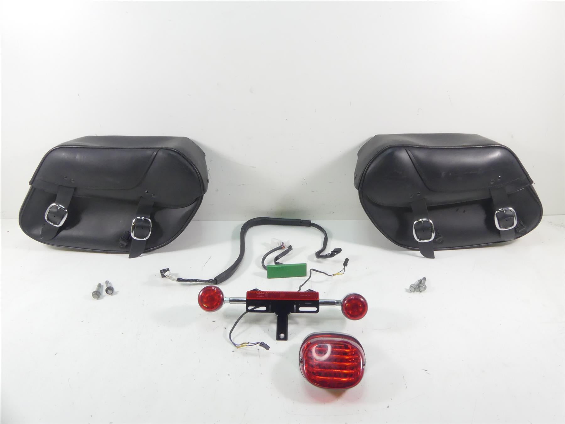 2014 Harley FXDL Dyna Low Rider Oem Leather Saddle Bag & Blinker Set 90369-06 {{ shop.shopifyCountryName }} - Mototech271