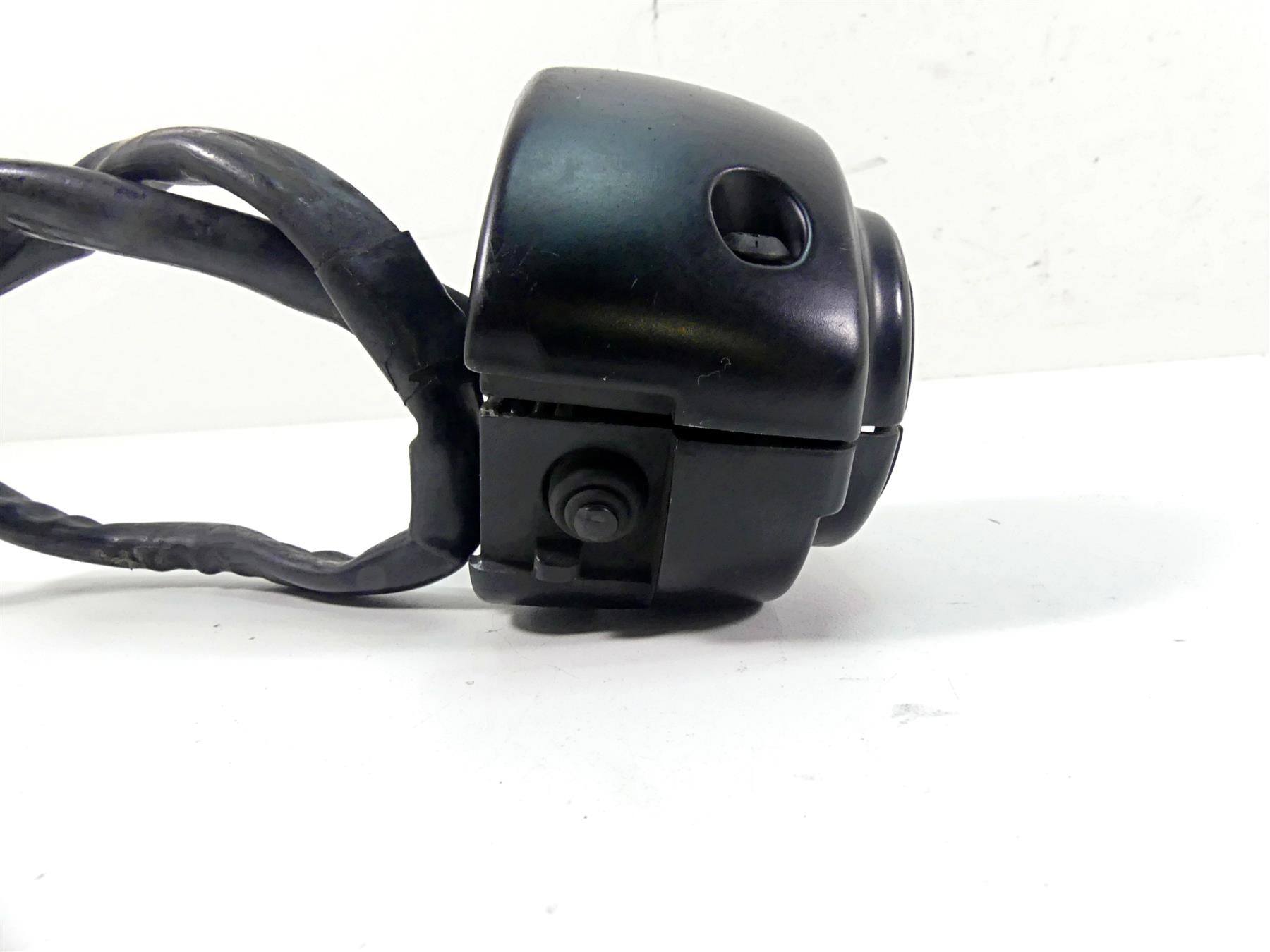 2013 Harley VRSCF Muscle Vrod Left Hand Control Switch - Read 71682-06A {{ shop.shopifyCountryName }} - Mototech271