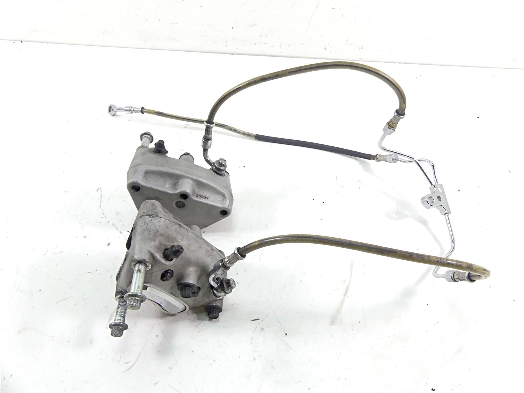 2006 Harley Touring FLHTCU SE E-Glide Front Brake Caliper Set 44381-99 44382-99 | Mototech271