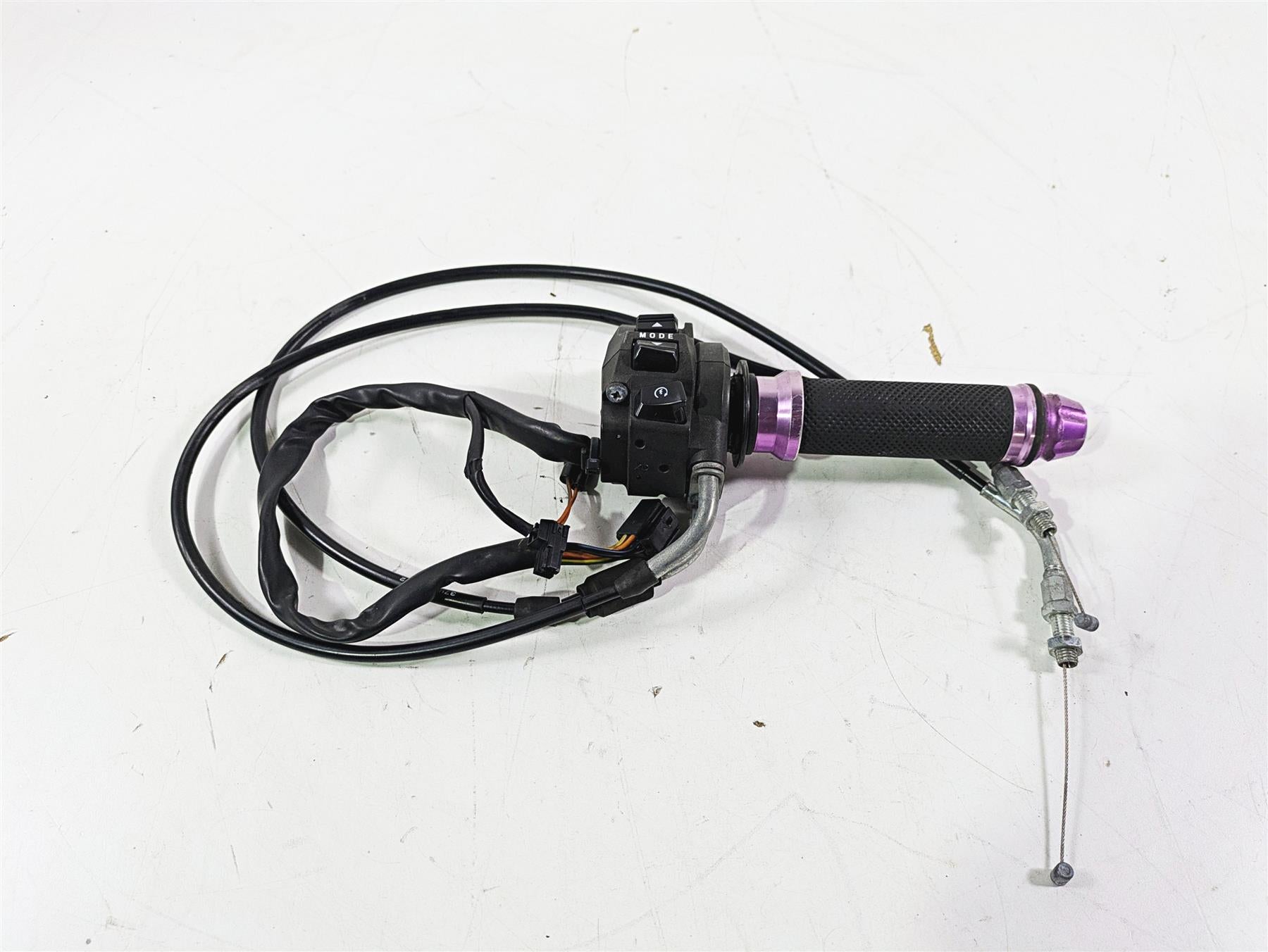 2008 Suzuki GSXR600 Right Hand Start Kill Throttle Control Switch 37200-21H01 | Mototech271
