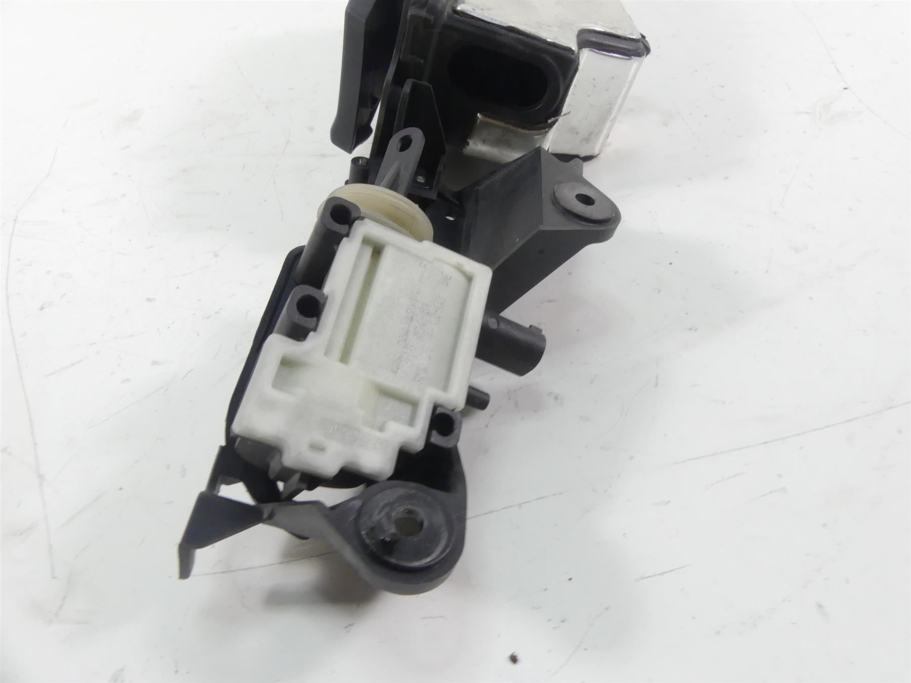 2015 BMW K1600GT K48 Right Side Storage Box Compartment 46637710448 40877147090 {{ shop.shopifyCountryName }} - Mototech271