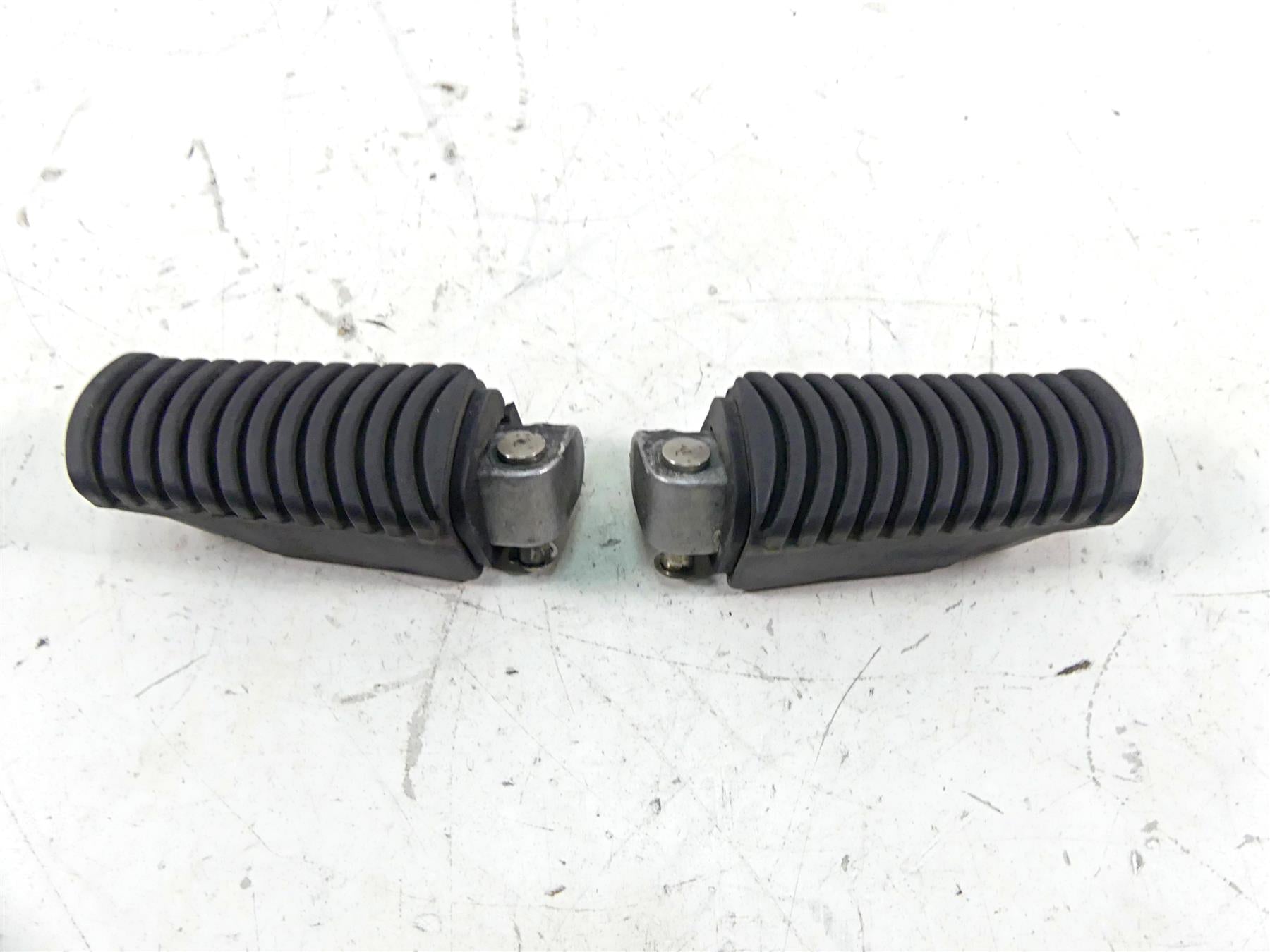 2009 BMW R1200 GS K25 Rear Footpeg Foot Rest Set 46712310403 46712310404 {{ shop.shopifyCountryName }} - Mototech271