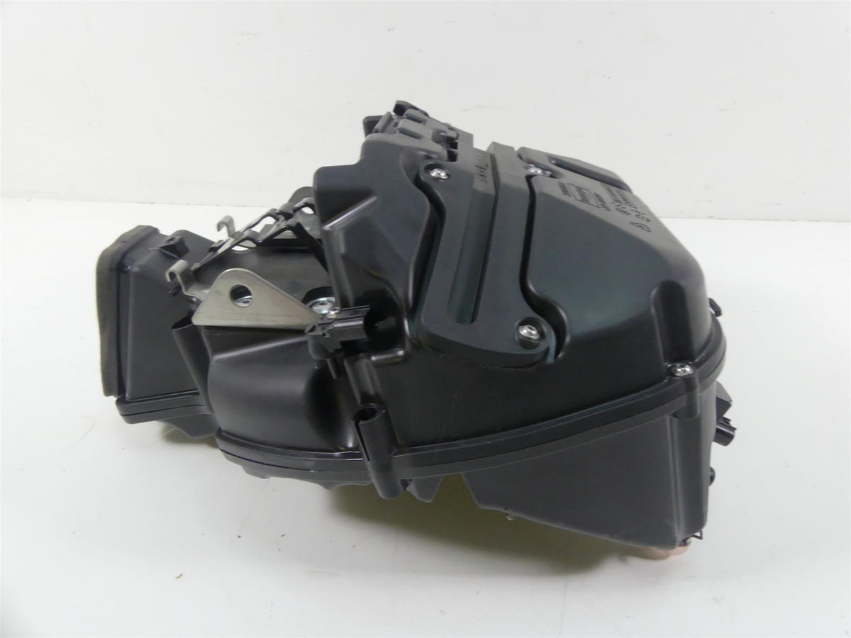 2020 Triumph Speed Triple RS 1050 Air Box Cleaner Breather Filter Set T2205575 {{ shop.shopifyCountryName }} - Mototech271
