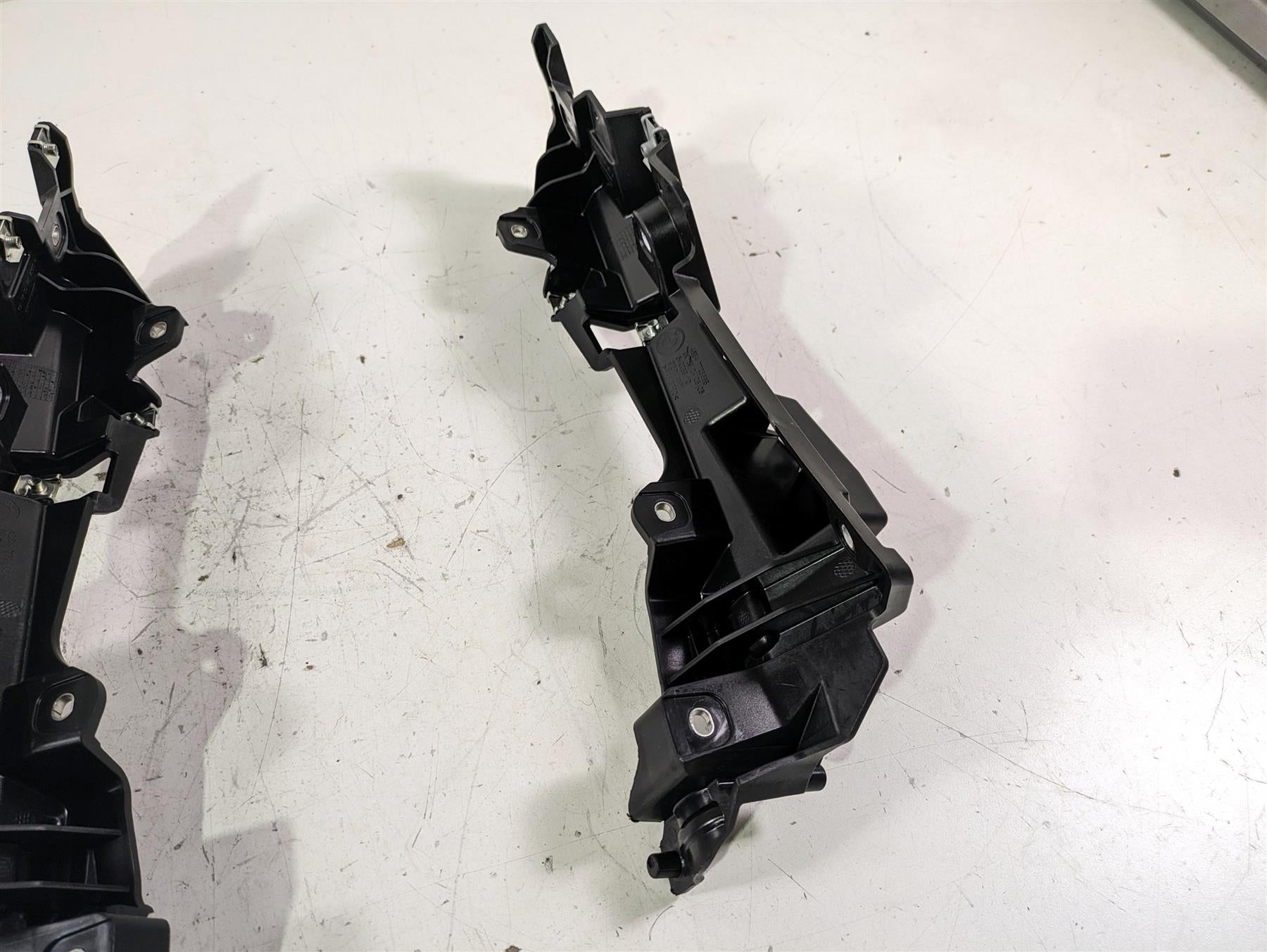 2022 BMW R1250 RT K052 Saddlebag Holder Carrier Set 46547728665 46547728666 {{ shop.shopifyCountryName }} - Mototech271