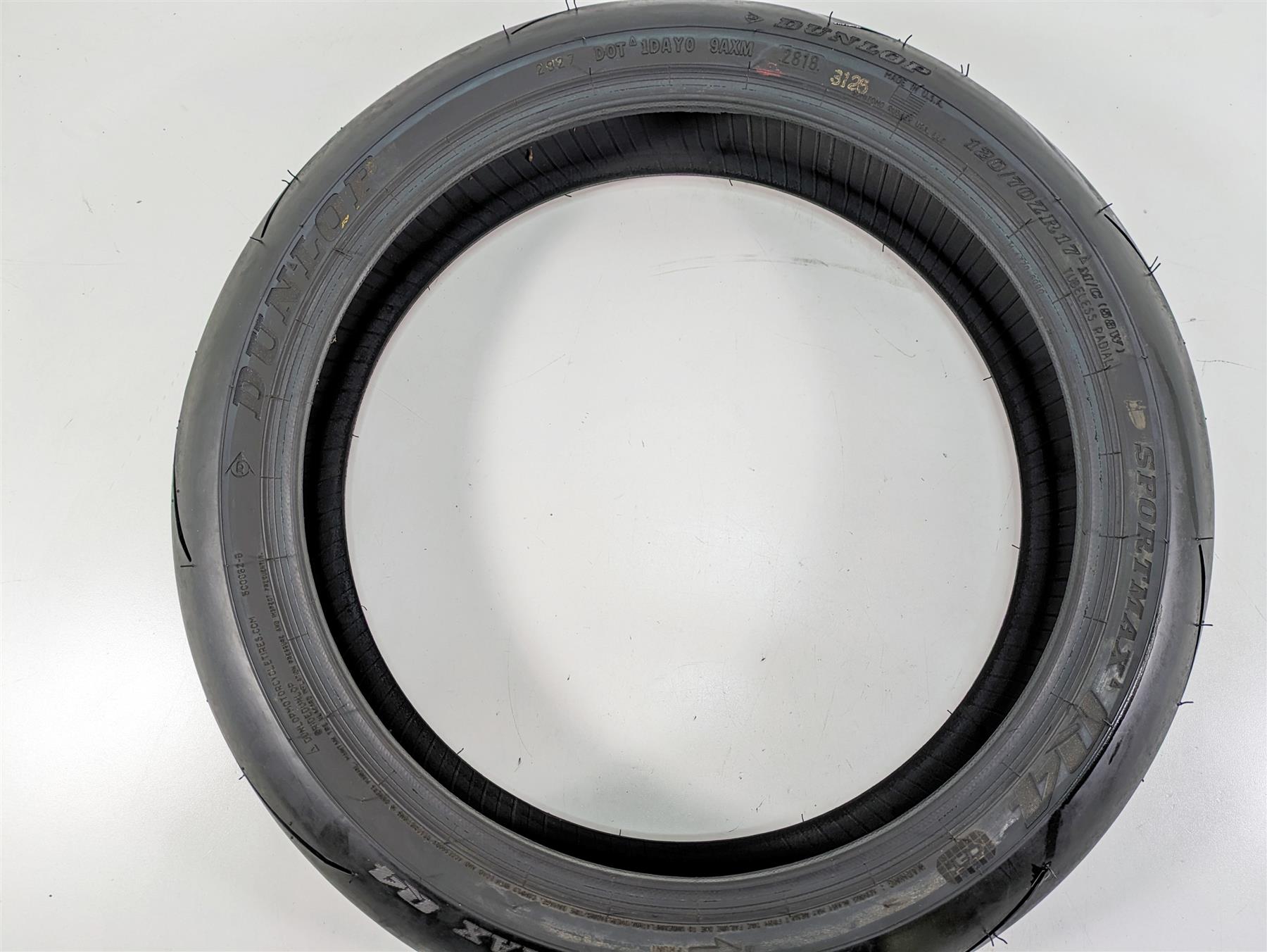 Used Front Motorcycle Tire Dunlop Sportmax Q4 120/70R17 45233176 {{ shop.shopifyCountryName }} - Mototech271