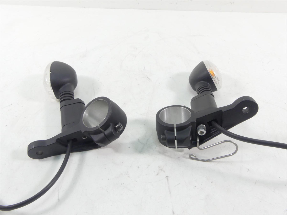 2019 Moto Guzzi V7 III Stone 750 Front Blinker Turn Signal Set 2D000261 2D000262 {{ shop.shopifyCountryName }} - Mototech271