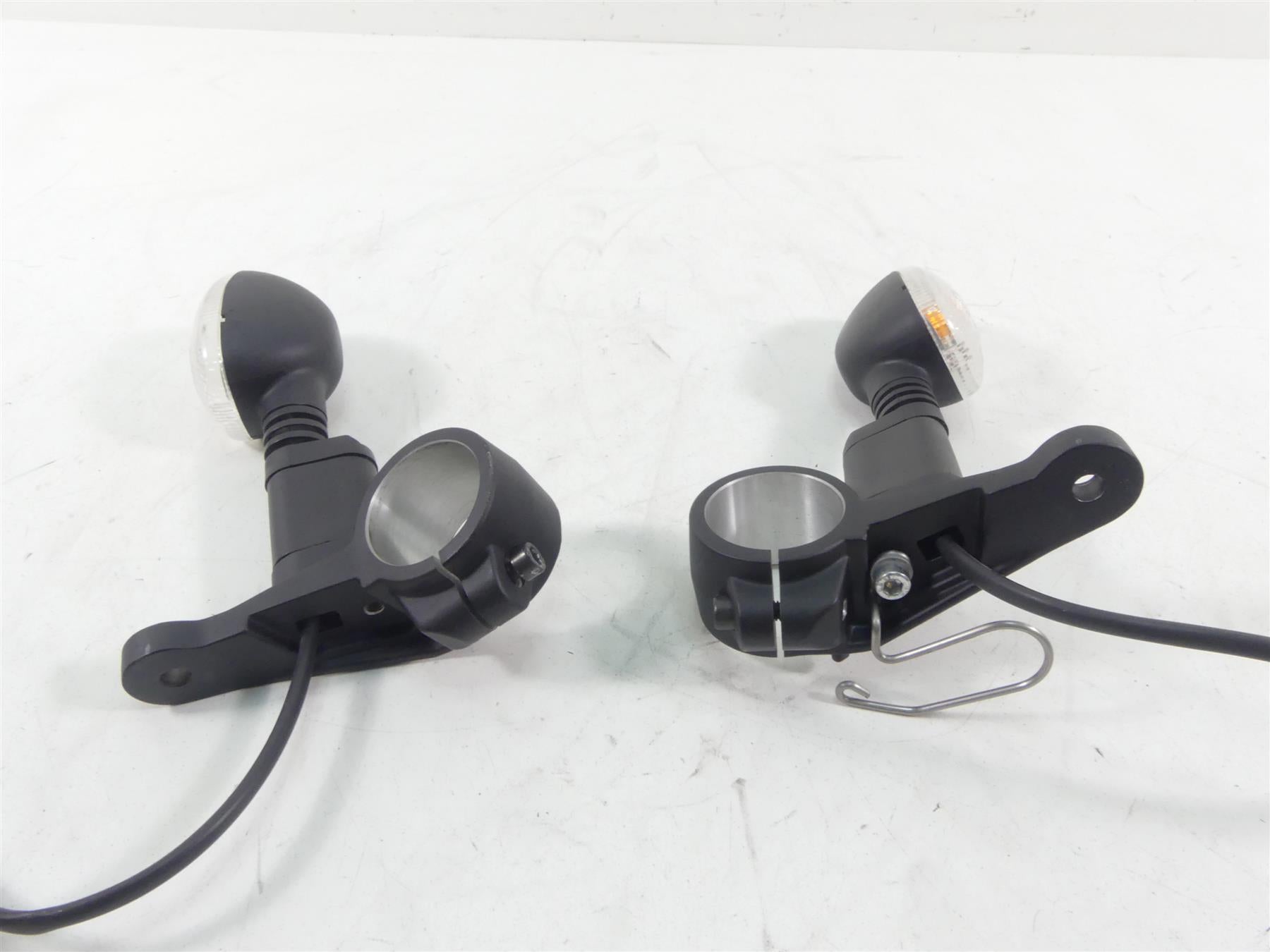 2019 Moto Guzzi V7 III Stone 750 Front Blinker Turn Signal Set 2D000261 2D000262 {{ shop.shopifyCountryName }} - Mototech271