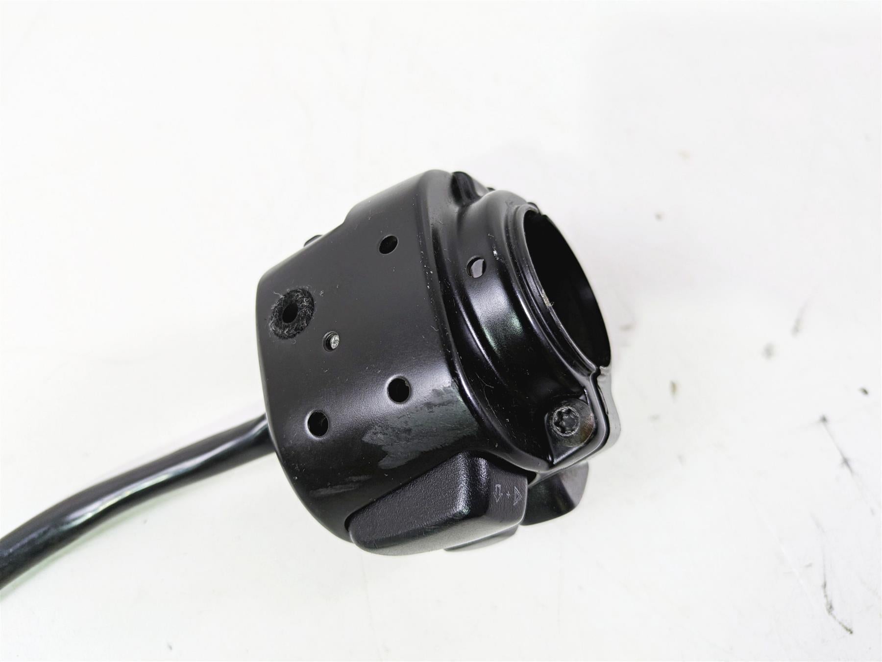 2013 Harley VRSCF Muscle Rod Left Hand Control Switch - Read 71682-06A {{ shop.shopifyCountryName }} - Mototech271