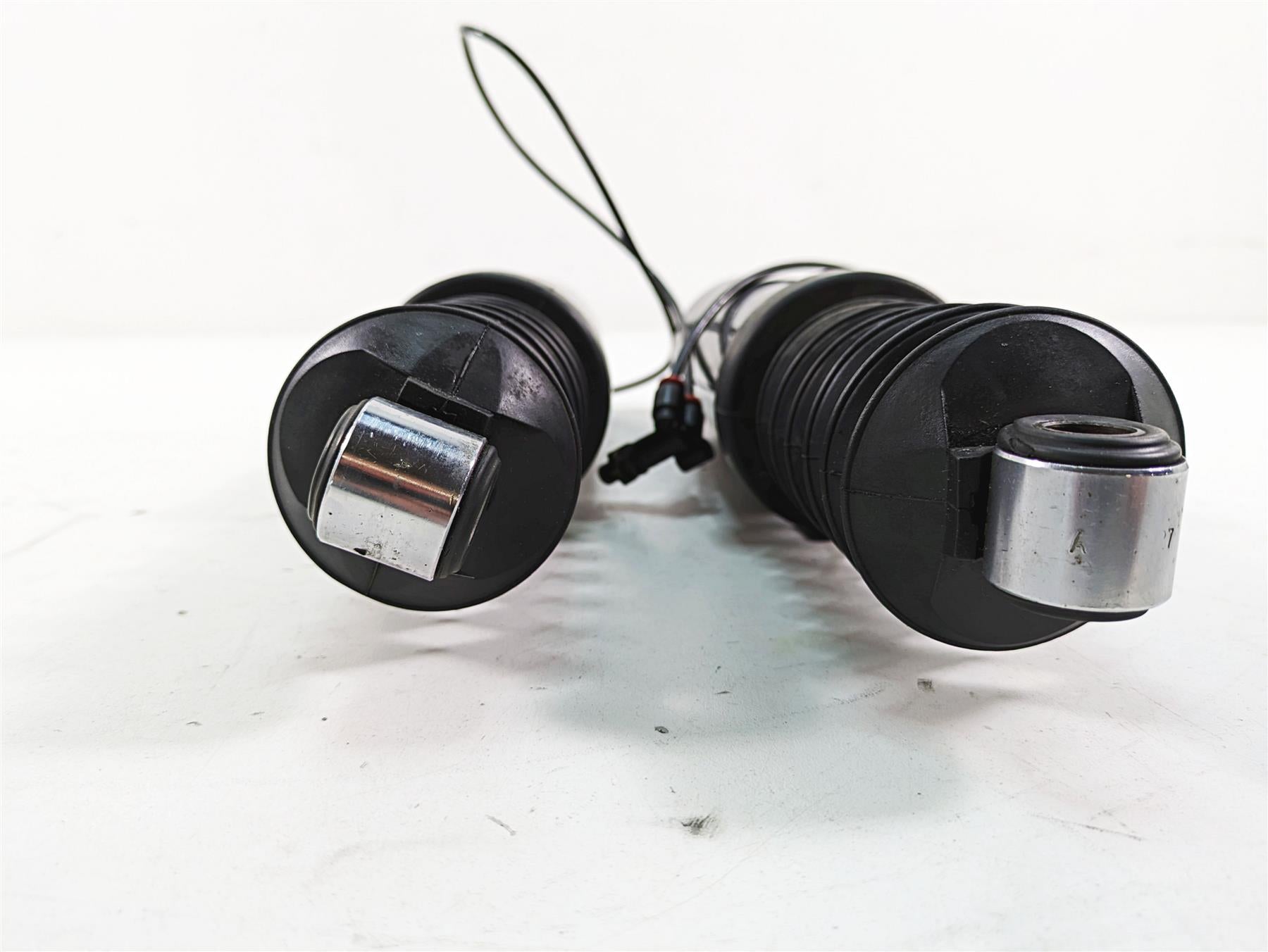 2005 Harley Touring FLHTCUI Electra Glide Rear Air Shock Set - Read 54565-97C {{ shop.shopifyCountryName }} - Mototech271